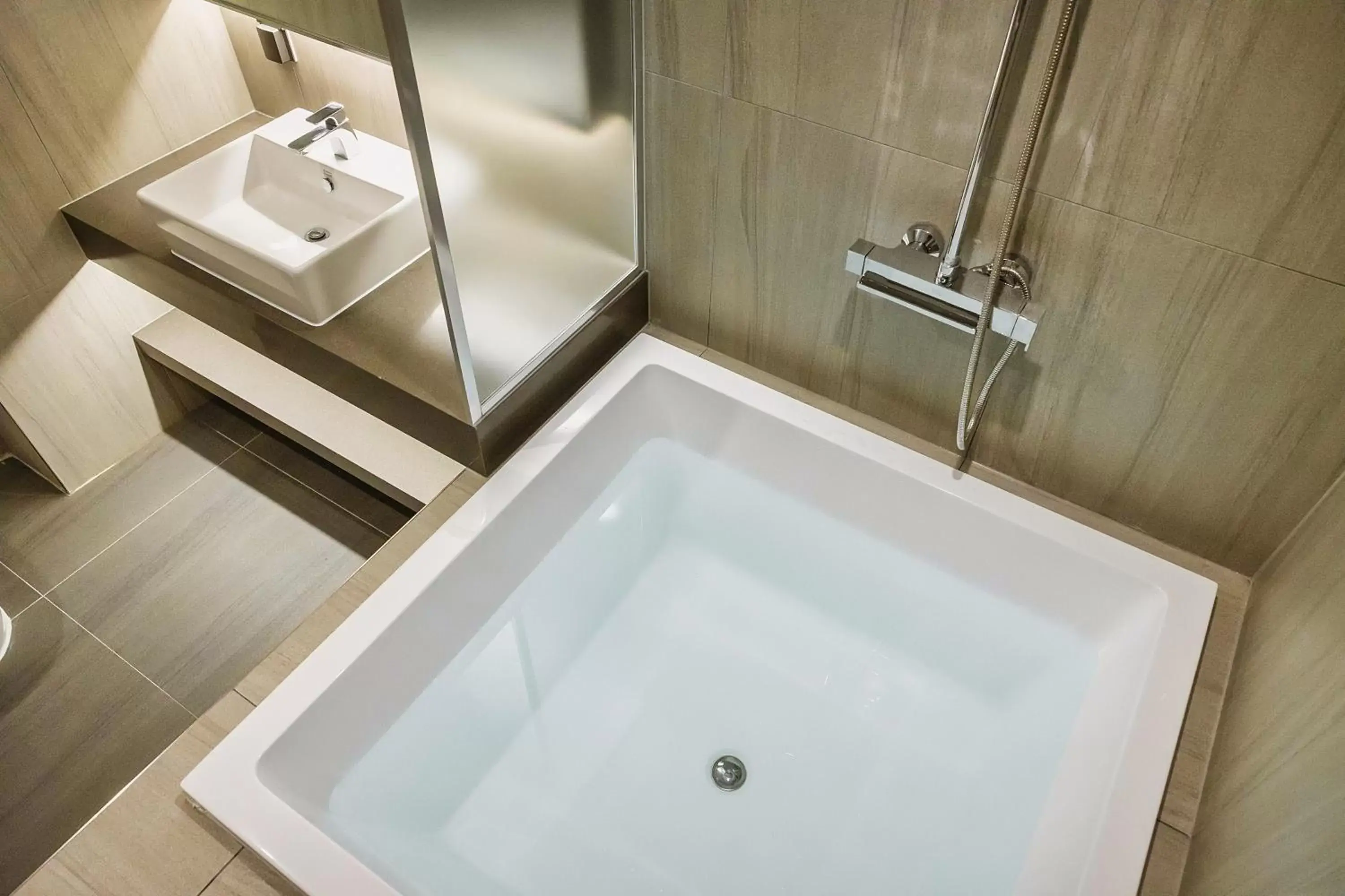 Hot Tub, Bathroom in Hotel Foret The Spa