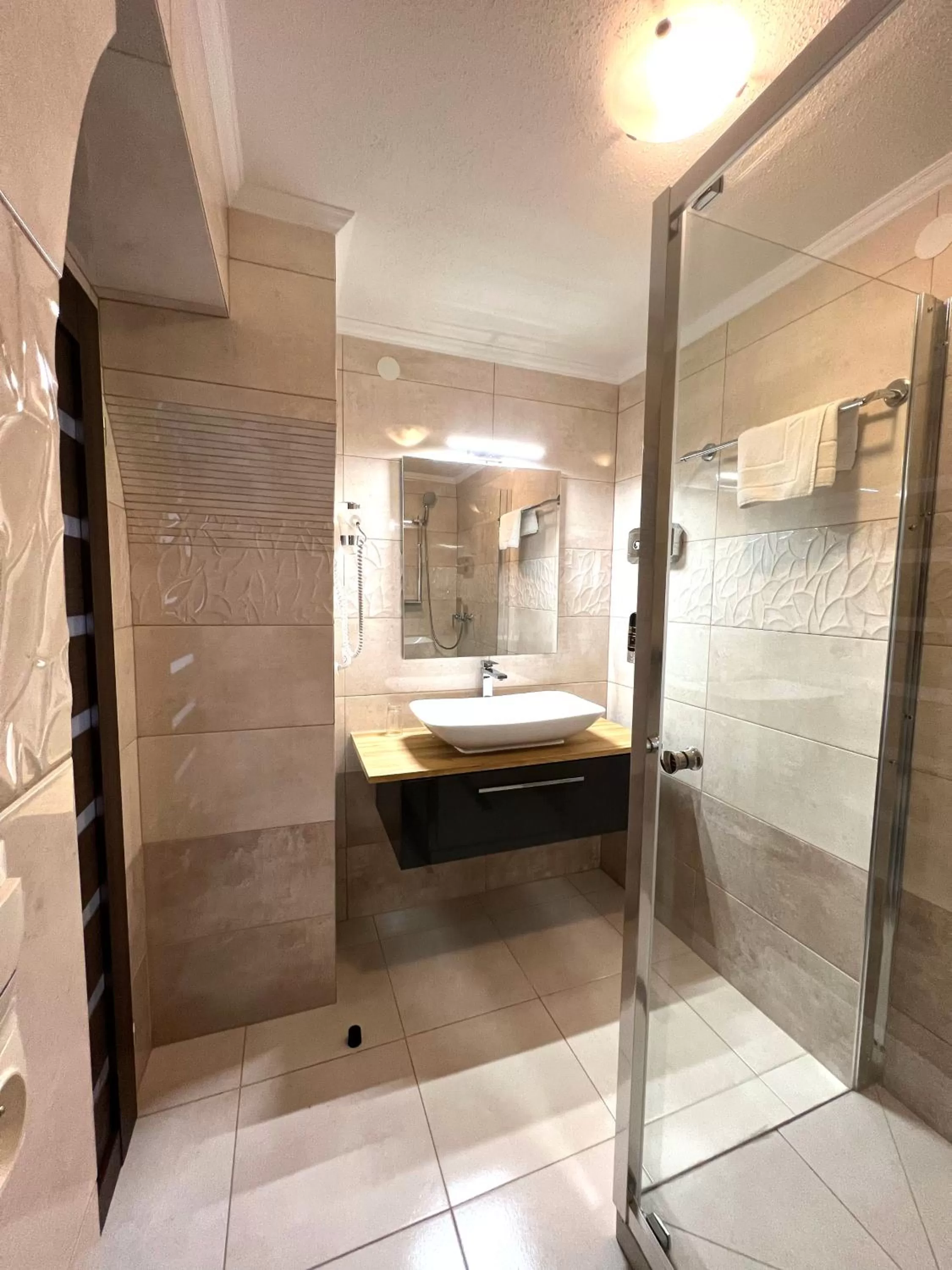 Bathroom in Hotel Gundl Alm