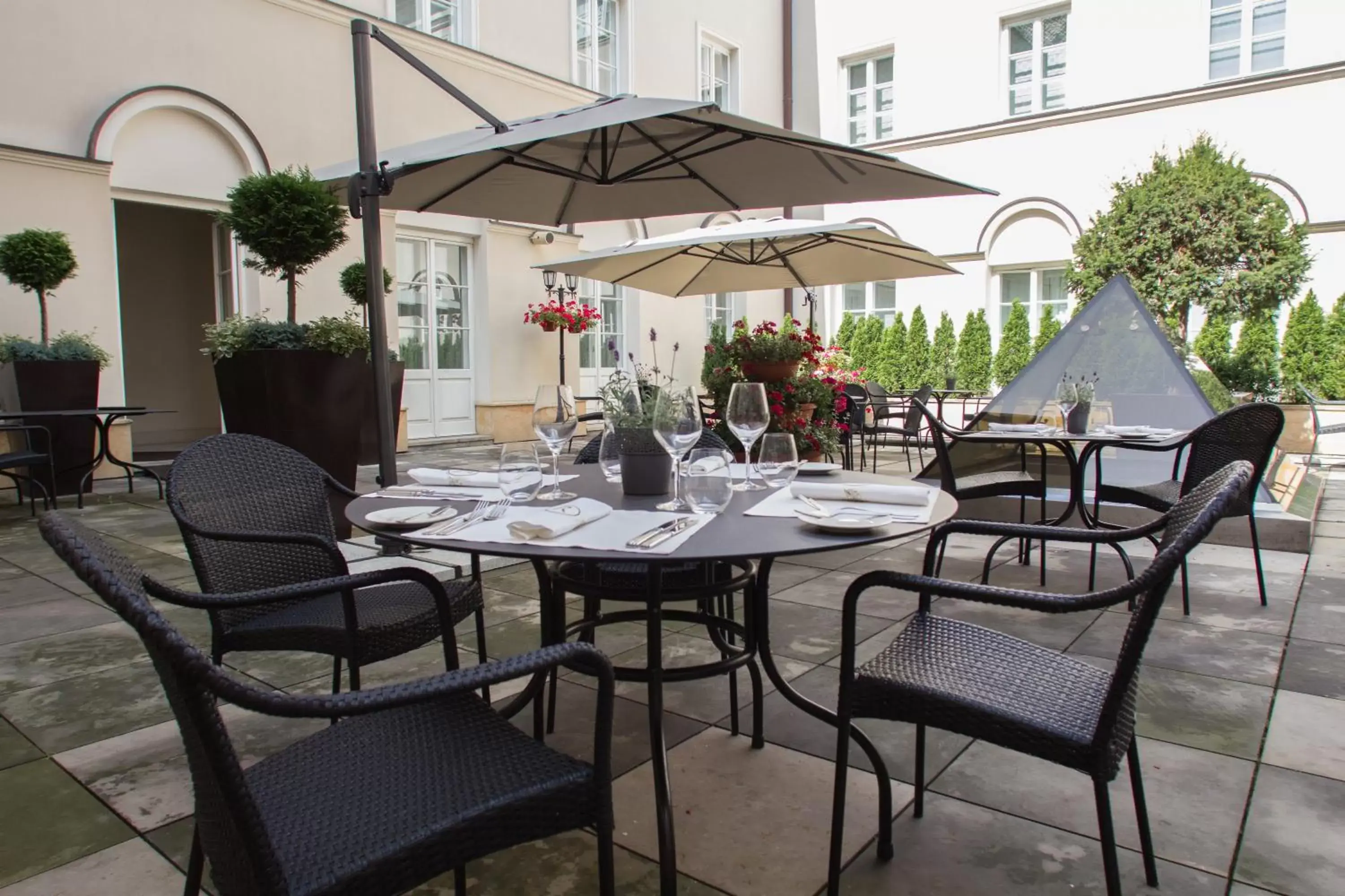 Patio, Restaurant/Places to Eat in Mamaison Le Regina Boutique Hotel