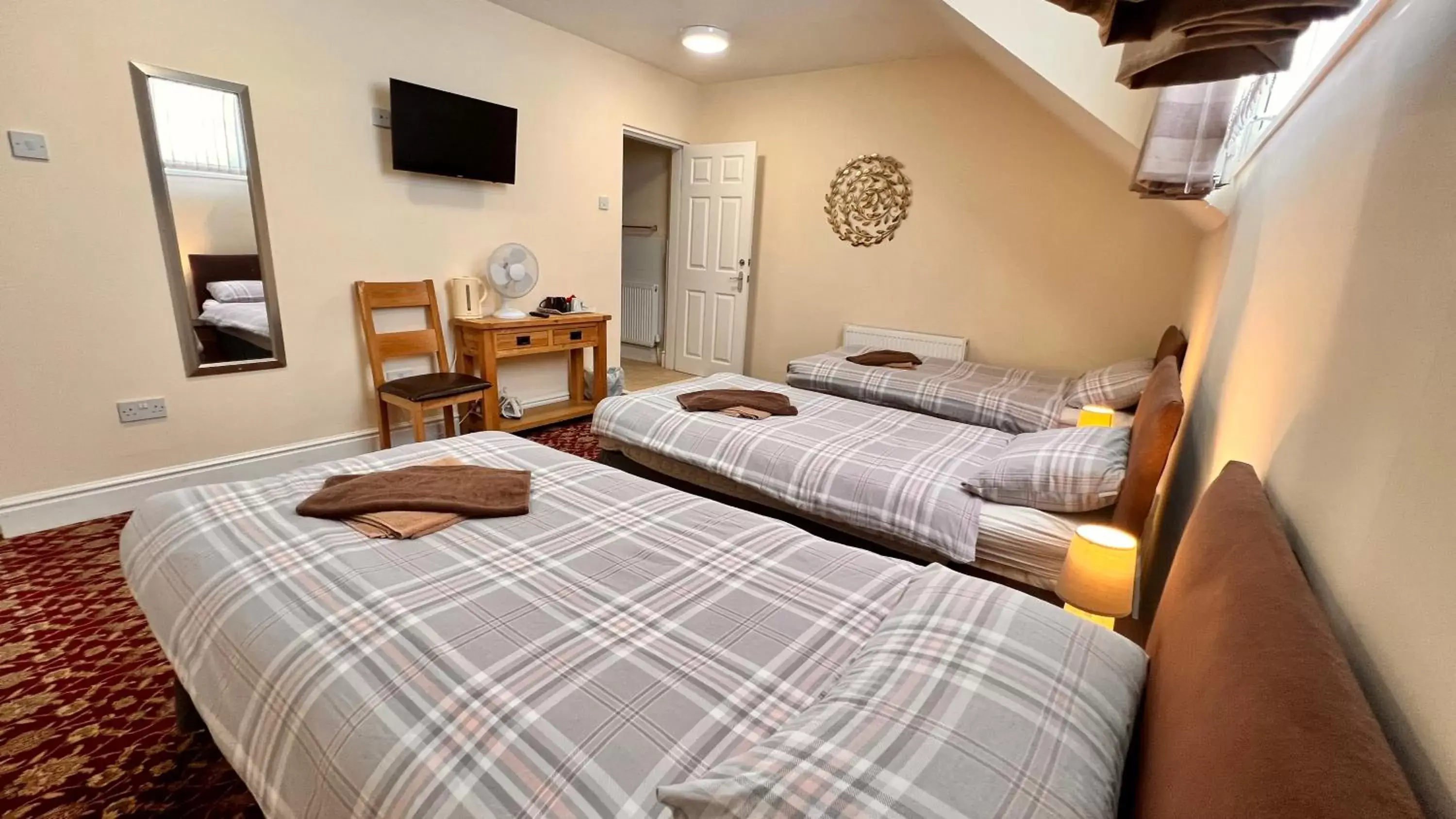 Photo of the whole room, Bed in The Cabbage Hall Hotel