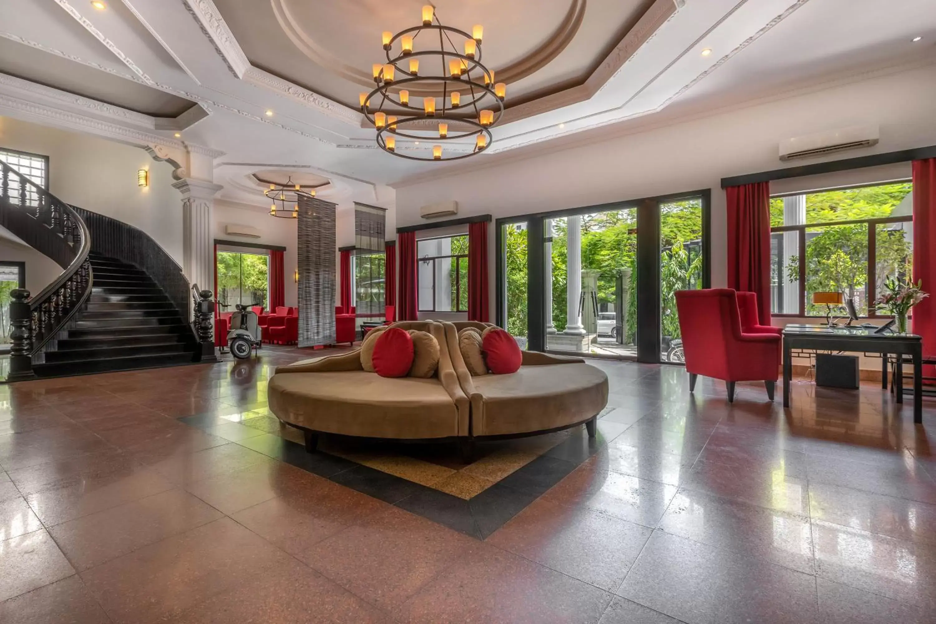 Lobby or reception in White Mansion 白色公馆 Lobby or reception in White Mansion 白色公馆