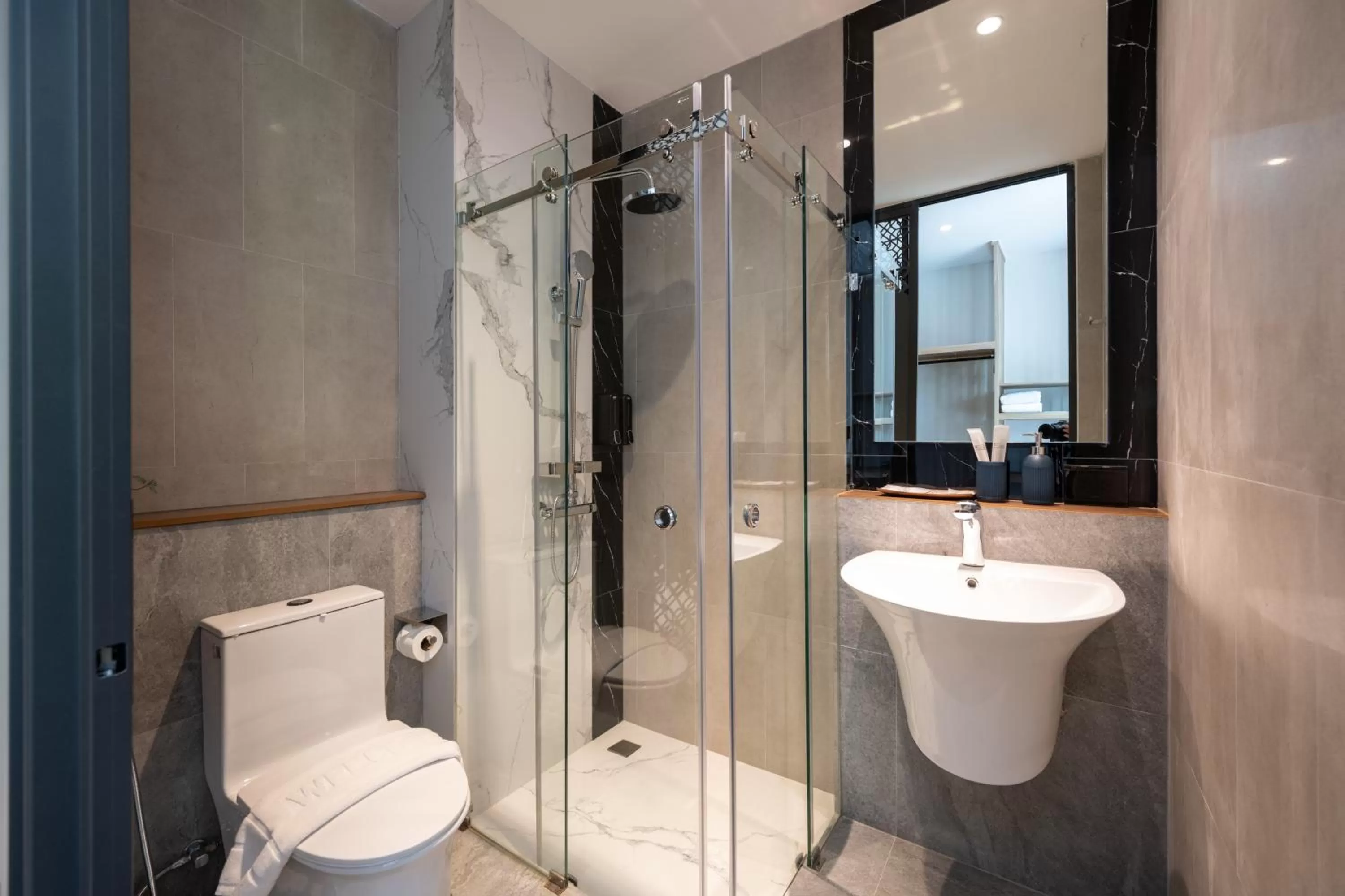 Shower in SHAN Villas Sukhumvit