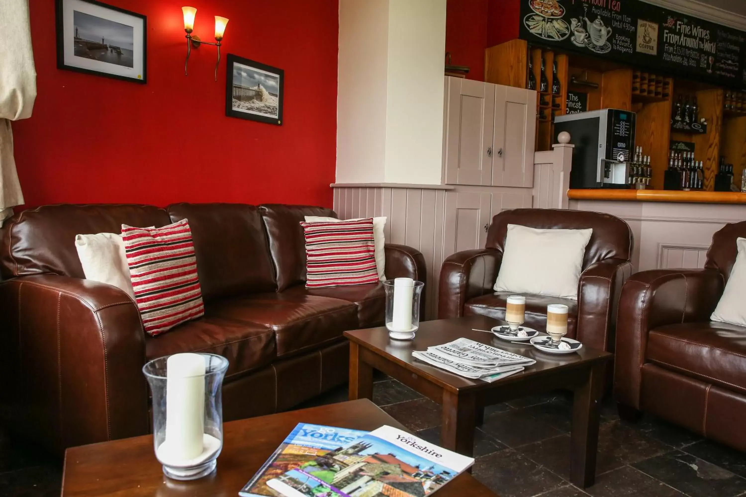 Seating area, Lounge/Bar in The White House Inn - Whitby