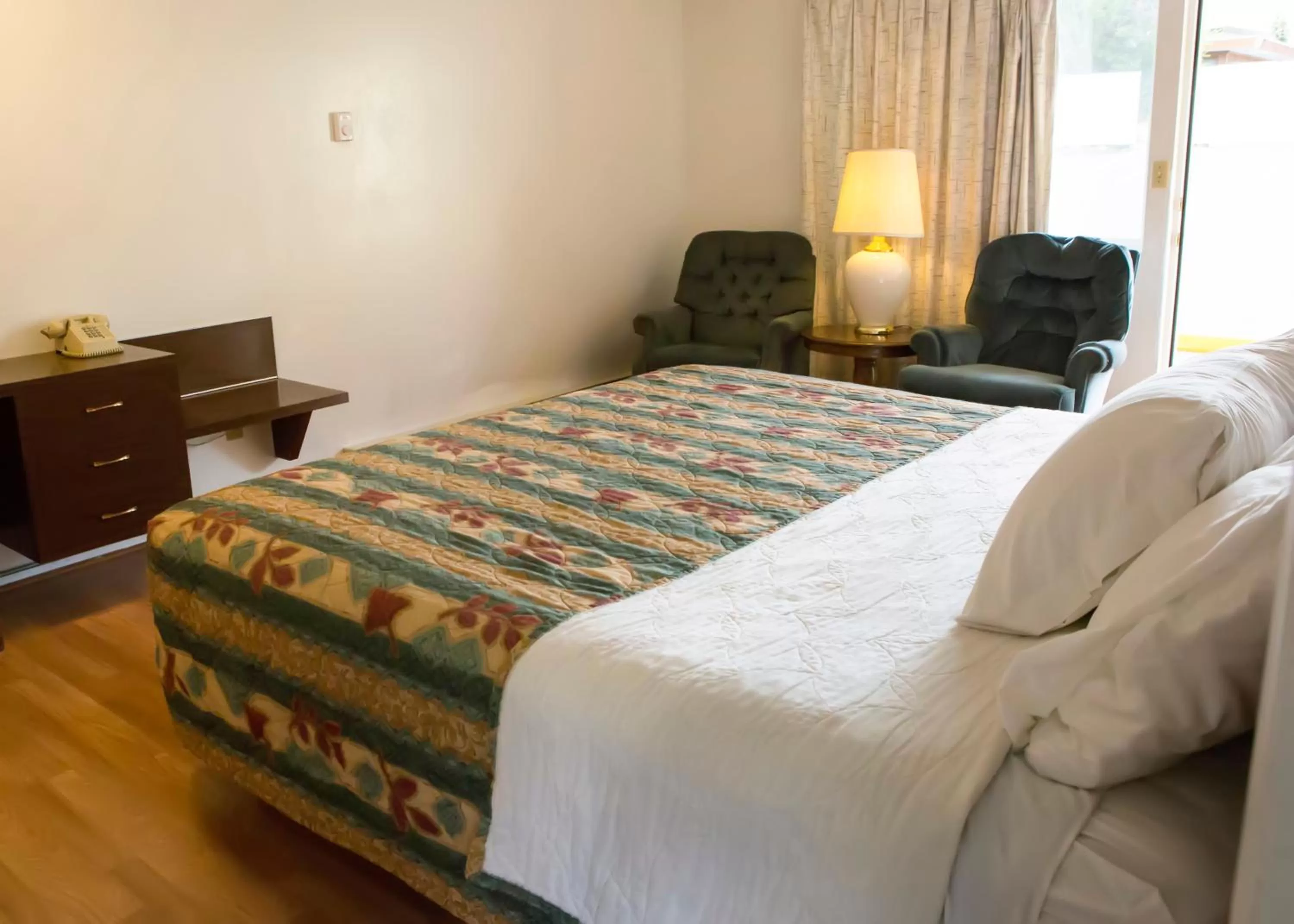 Bed in Dreamers Lodge