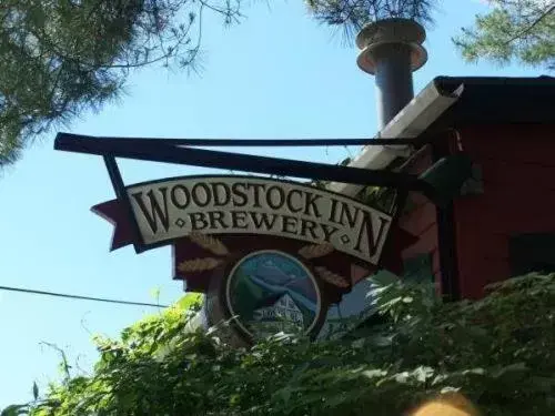 Property Logo/Sign in Woodstock Inn, Station and Brewery