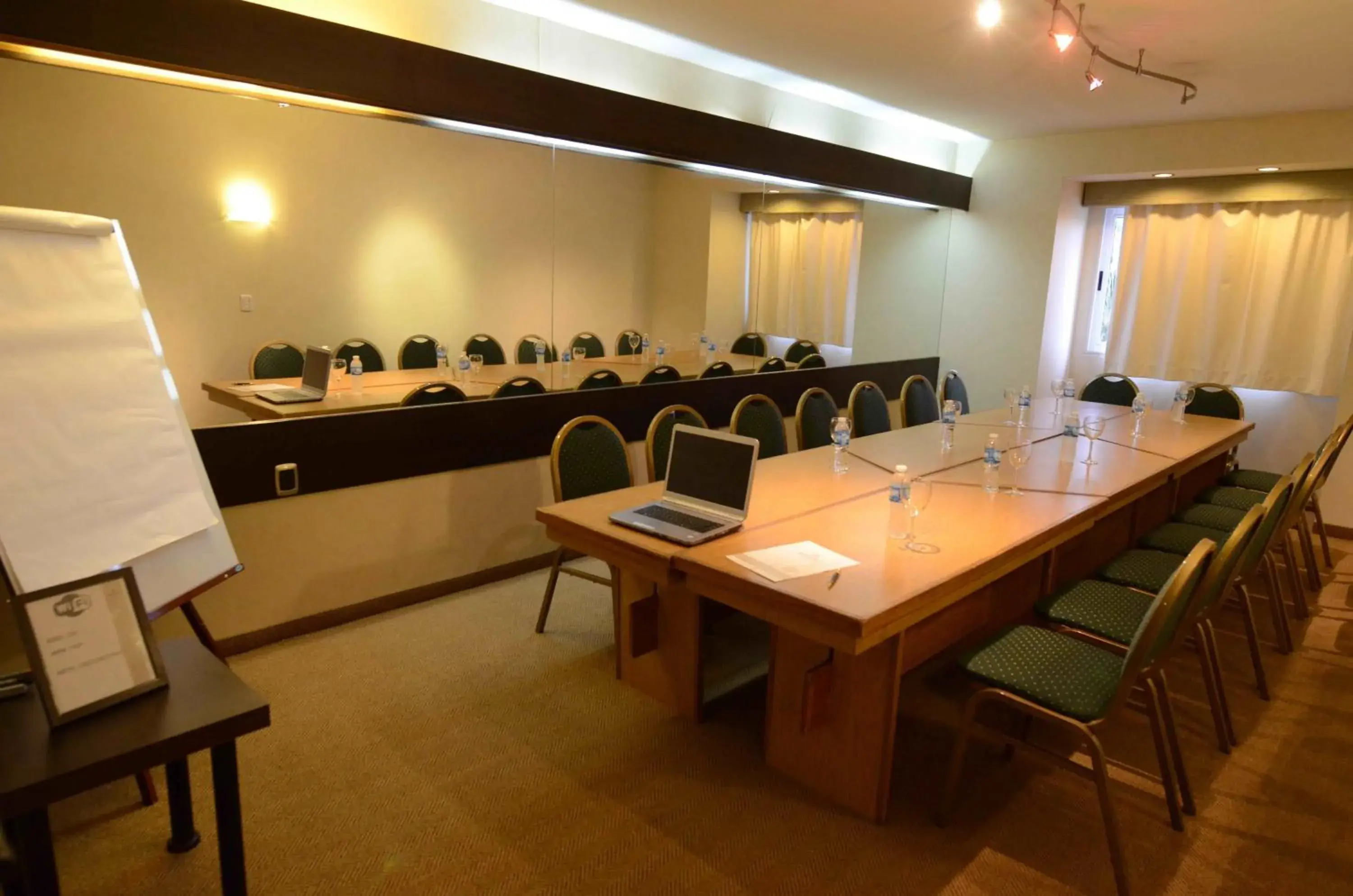 Business facilities in Hathor Hotels Mendoza