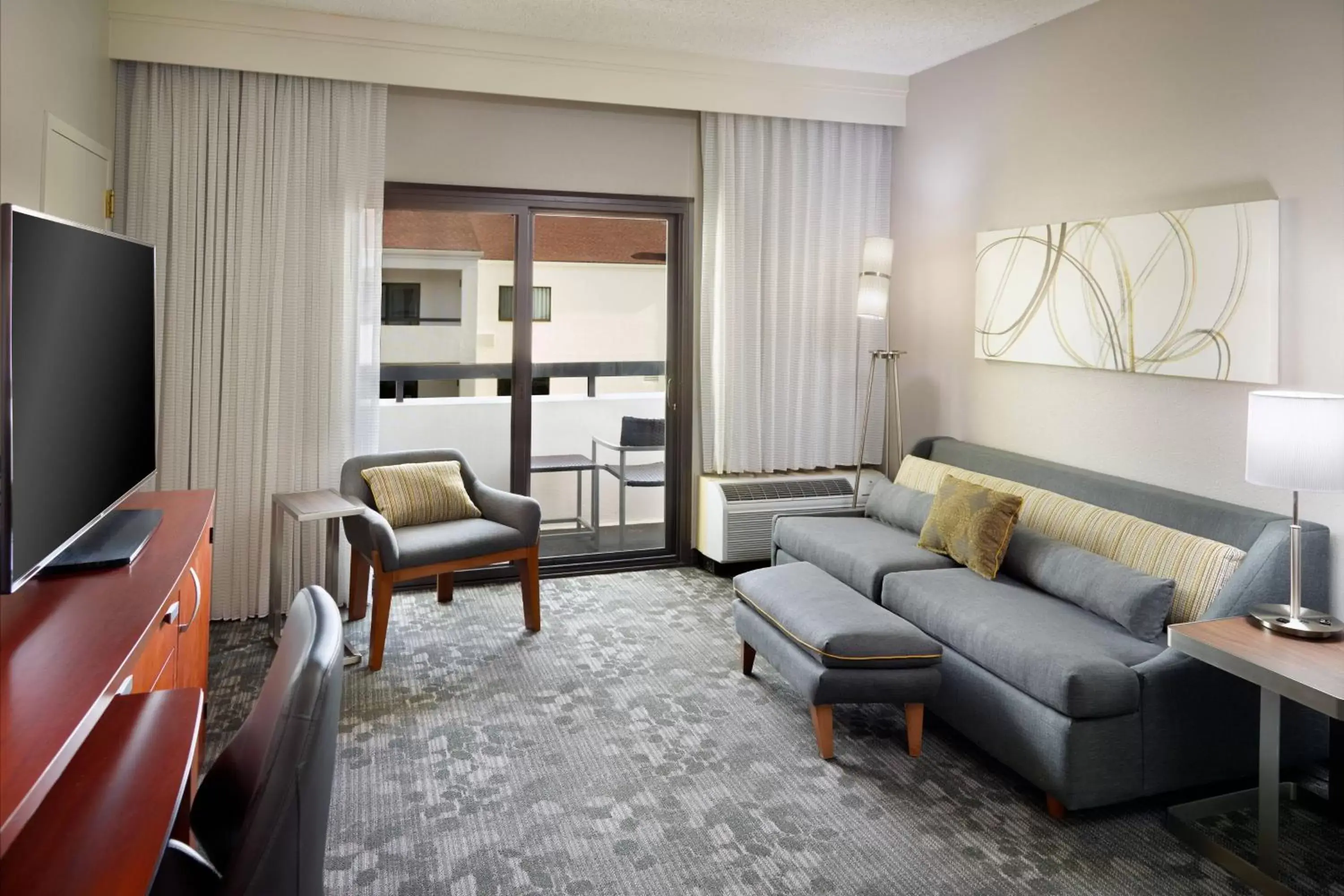 Living room, Seating Area in Courtyard by Marriott Atlanta Airport South/Sullivan Road
