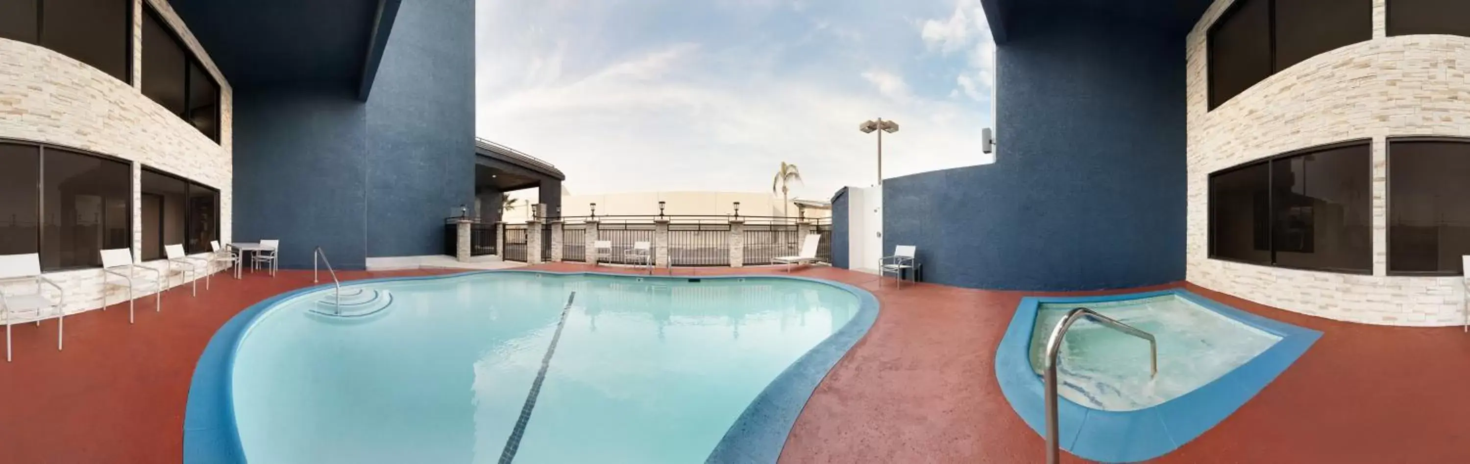 Hot Tub, Swimming Pool in Country Inn & Suites by Radisson, Bakersfield, CA