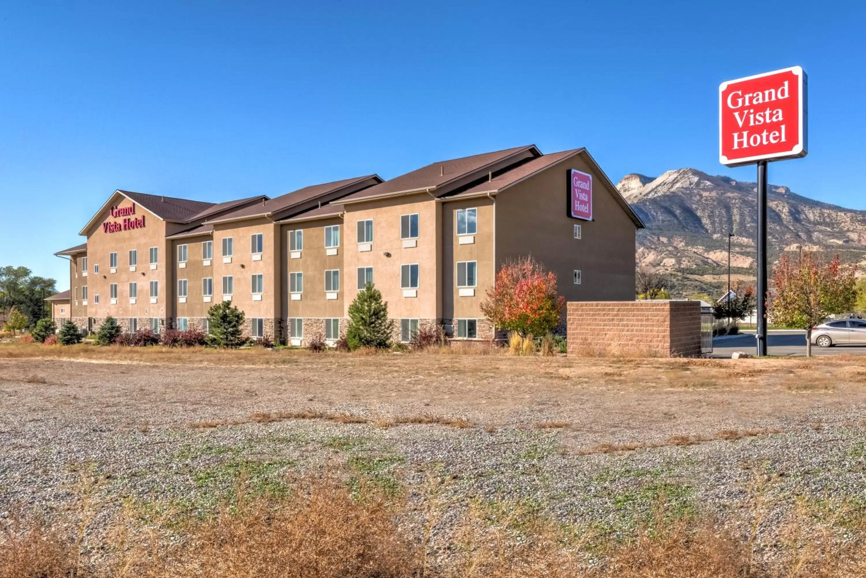 Property building in Grand Vista Hotel Parachute Property building in Grand Vista Hotel Parachute