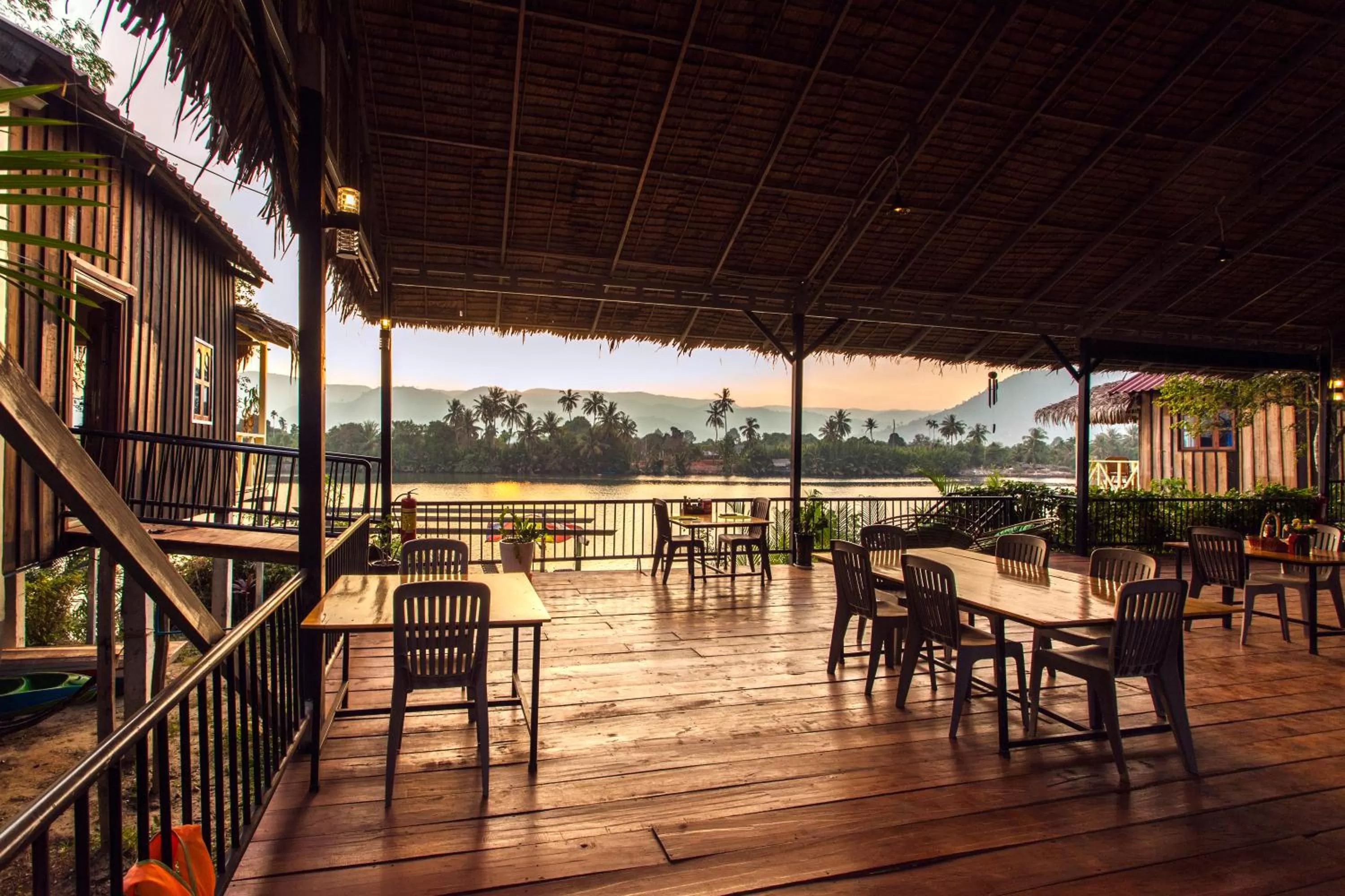 Lounge or bar in Green Mango Bungalows