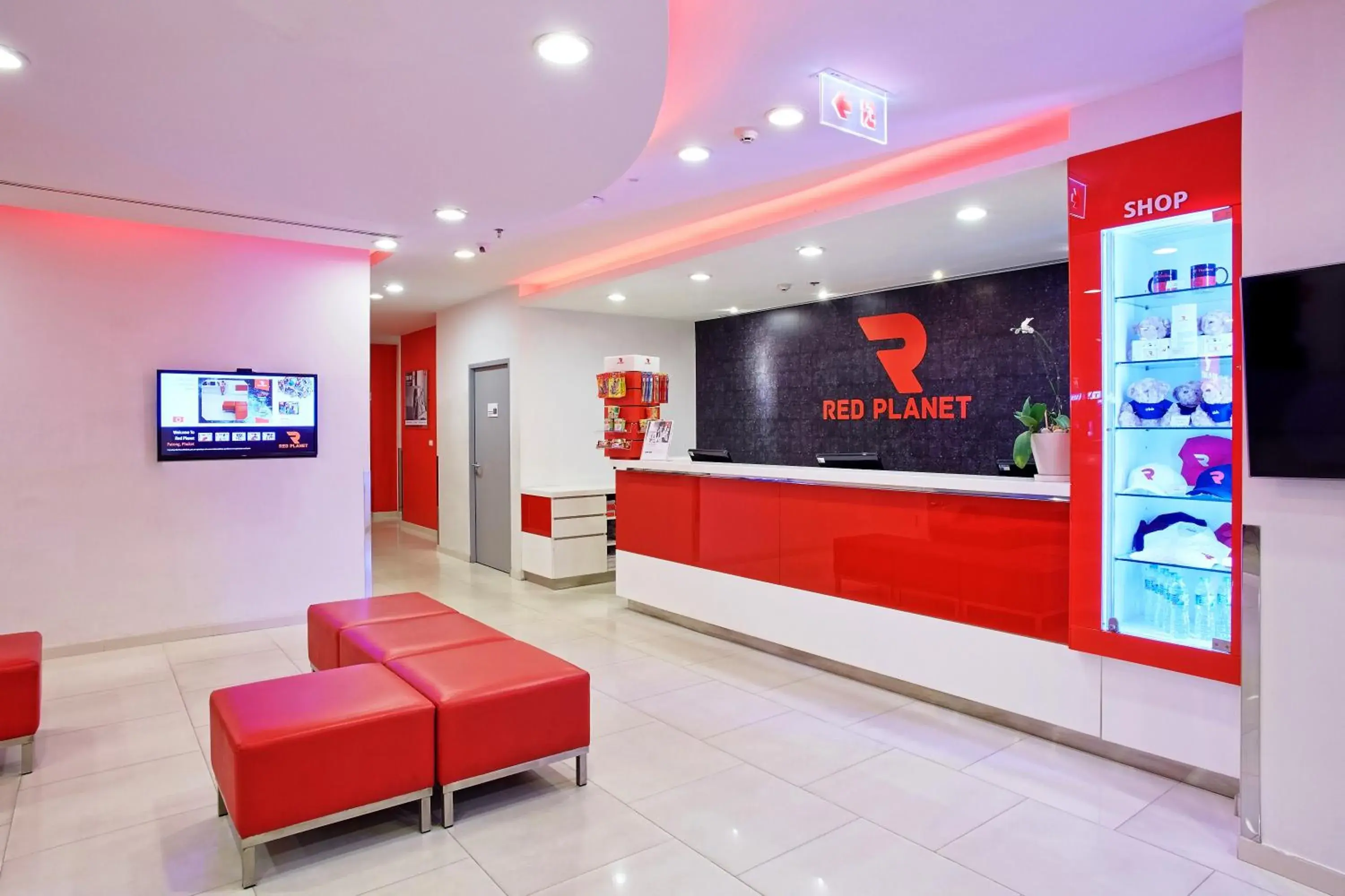 Lobby or reception in Red Planet Phuket Patong - SHA Extra Plus Lobby or reception in Red Planet Phuket Patong - SHA Extra Plus