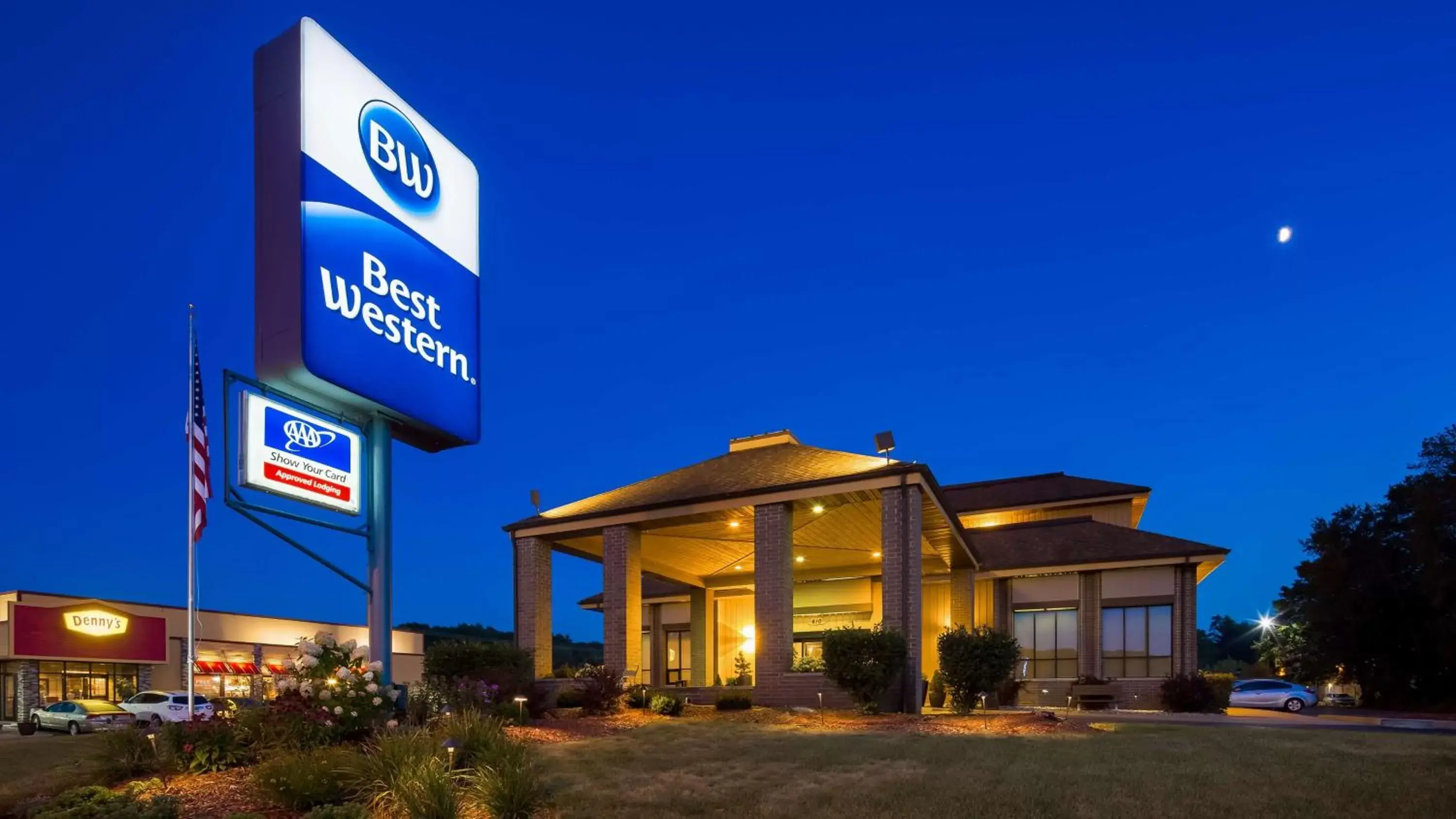 Property Building in Best Western Ambassador Inn & Suites