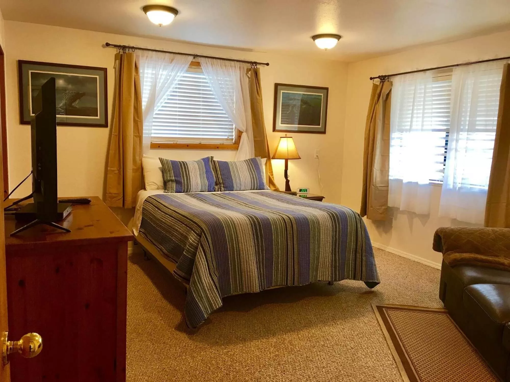 Bed in Driftwood Inn