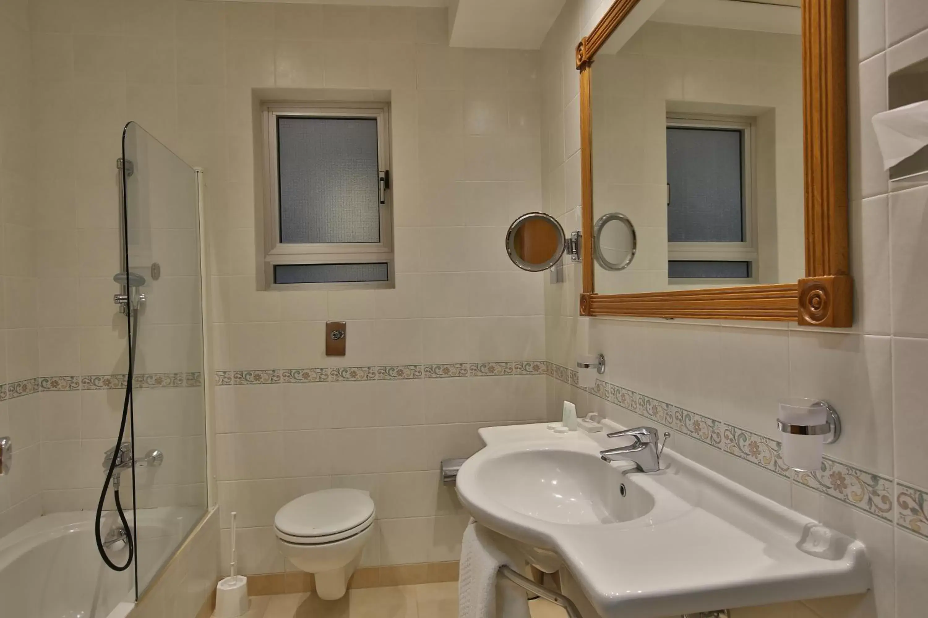 Toilet, Bathroom in Paradise Bay Resort