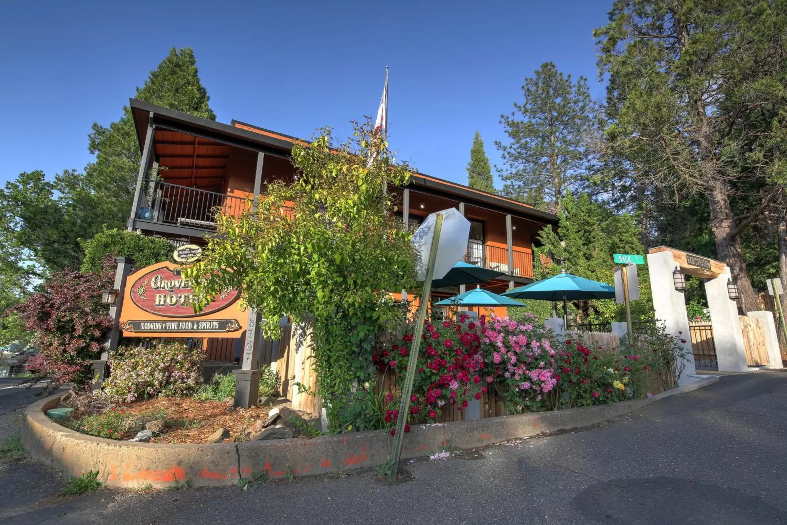 Facade/entrance, Property Building in The Groveland Hotel