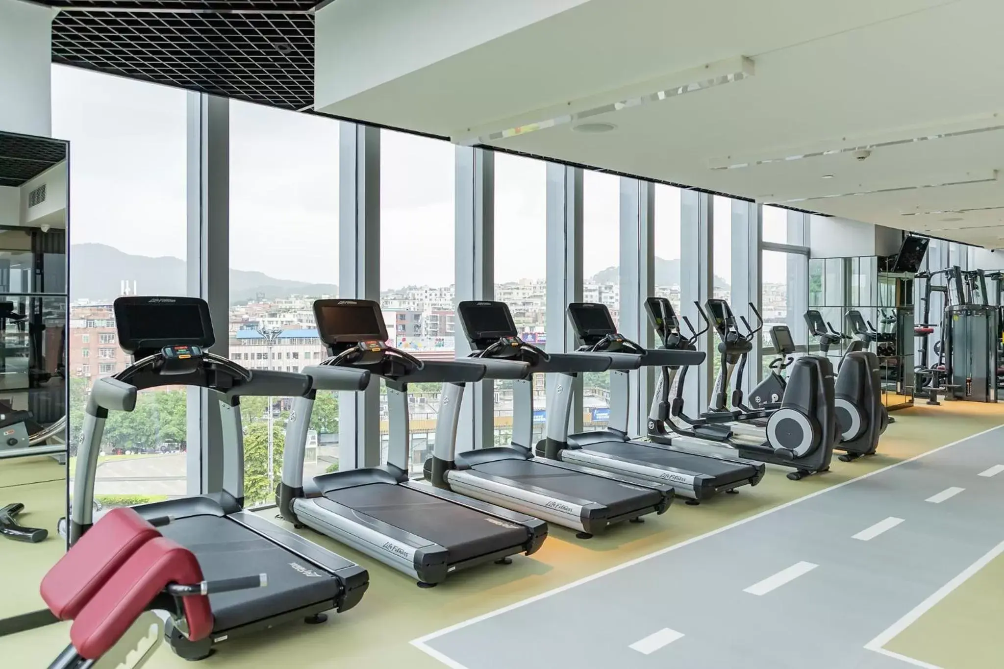 Spa and wellness centre/facilities, Fitness Center/Facilities in Holiday Inn Guangzhou South Lake, an IHG Hotel