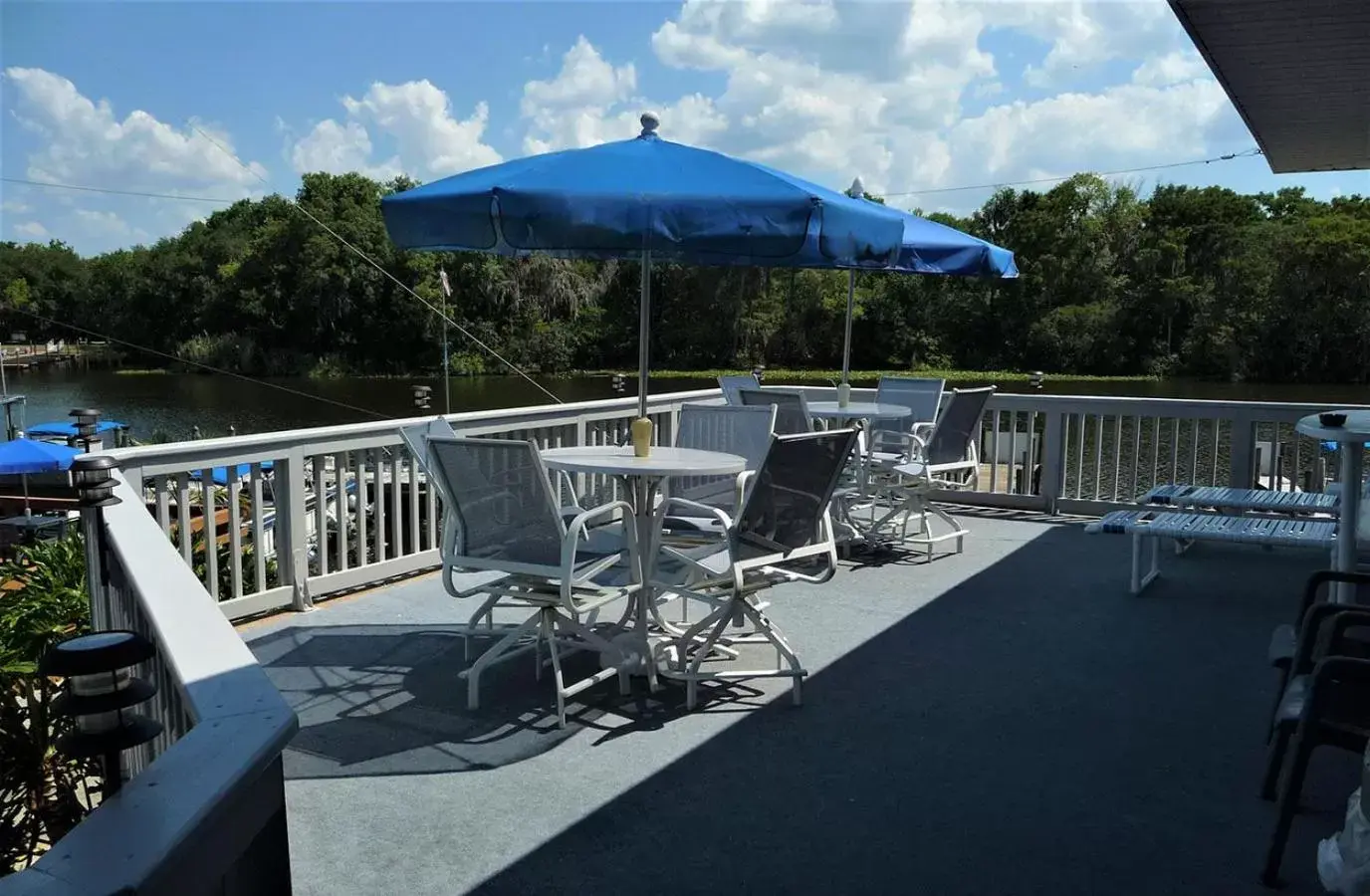 Queen Room in Hontoon Landing Resort & Marina Queen Room in Hontoon Landing Resort & Marina