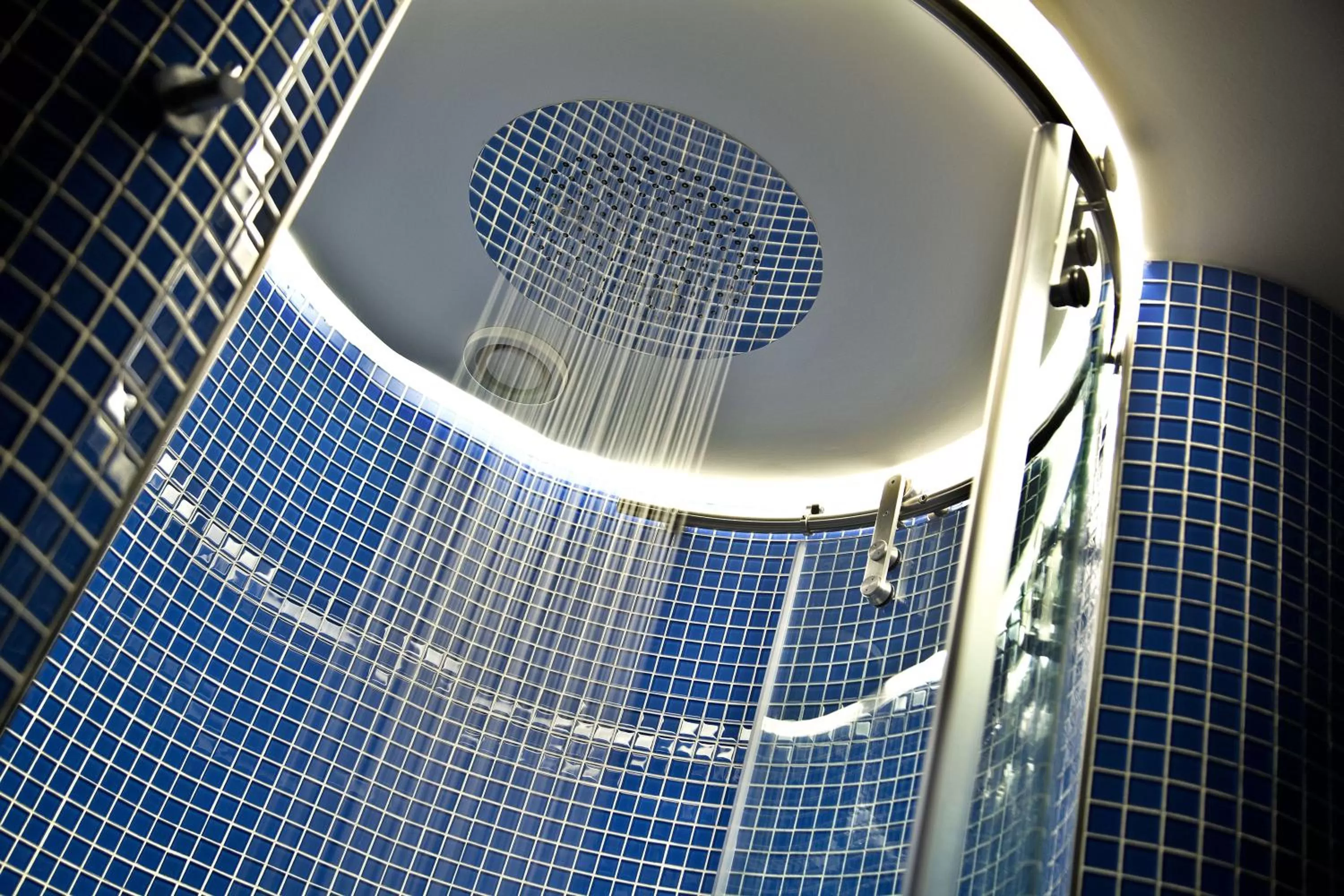 Bath in EVOLUTION Lisboa Hotel