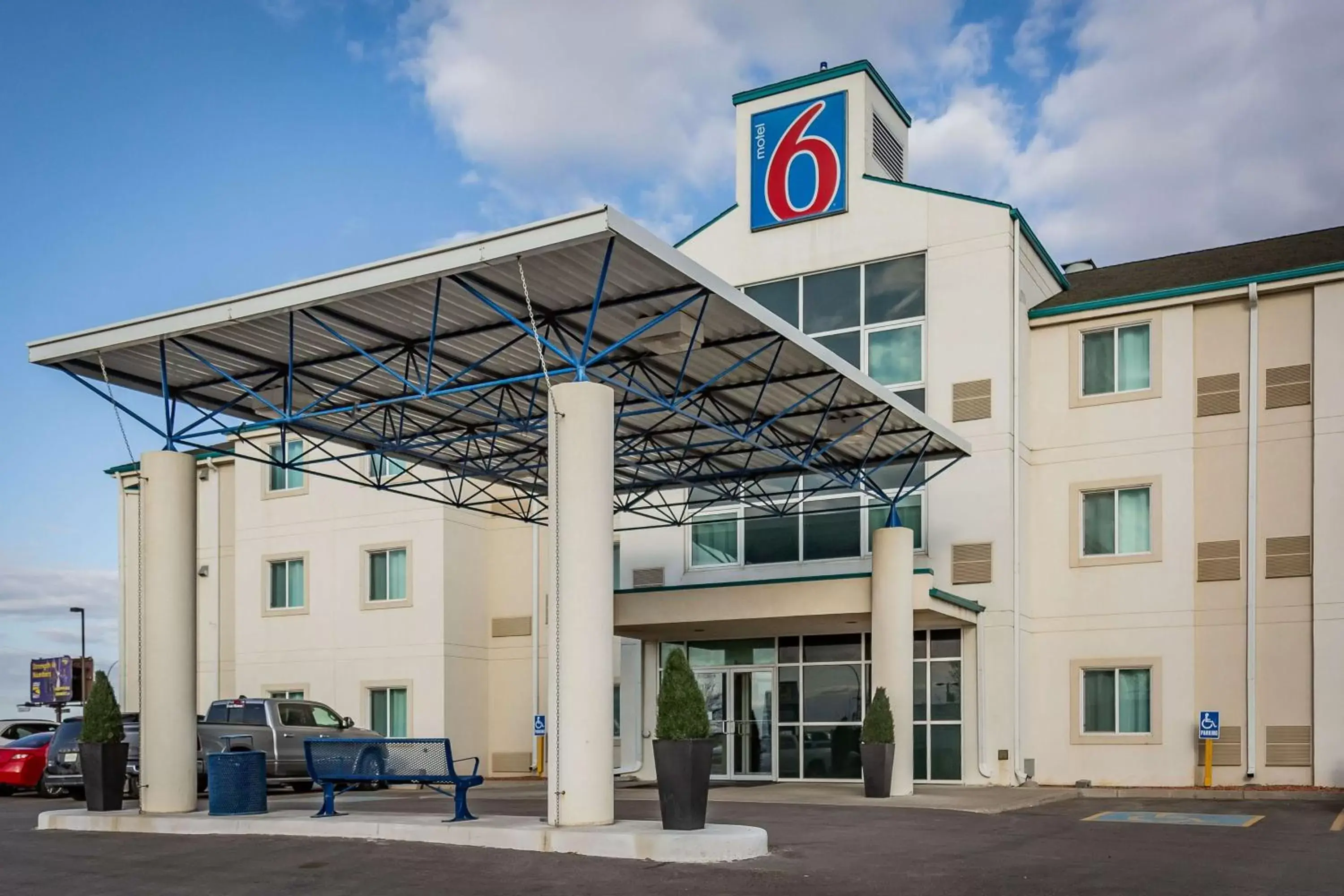 Property Building in Motel 6-Saskatoon, SK