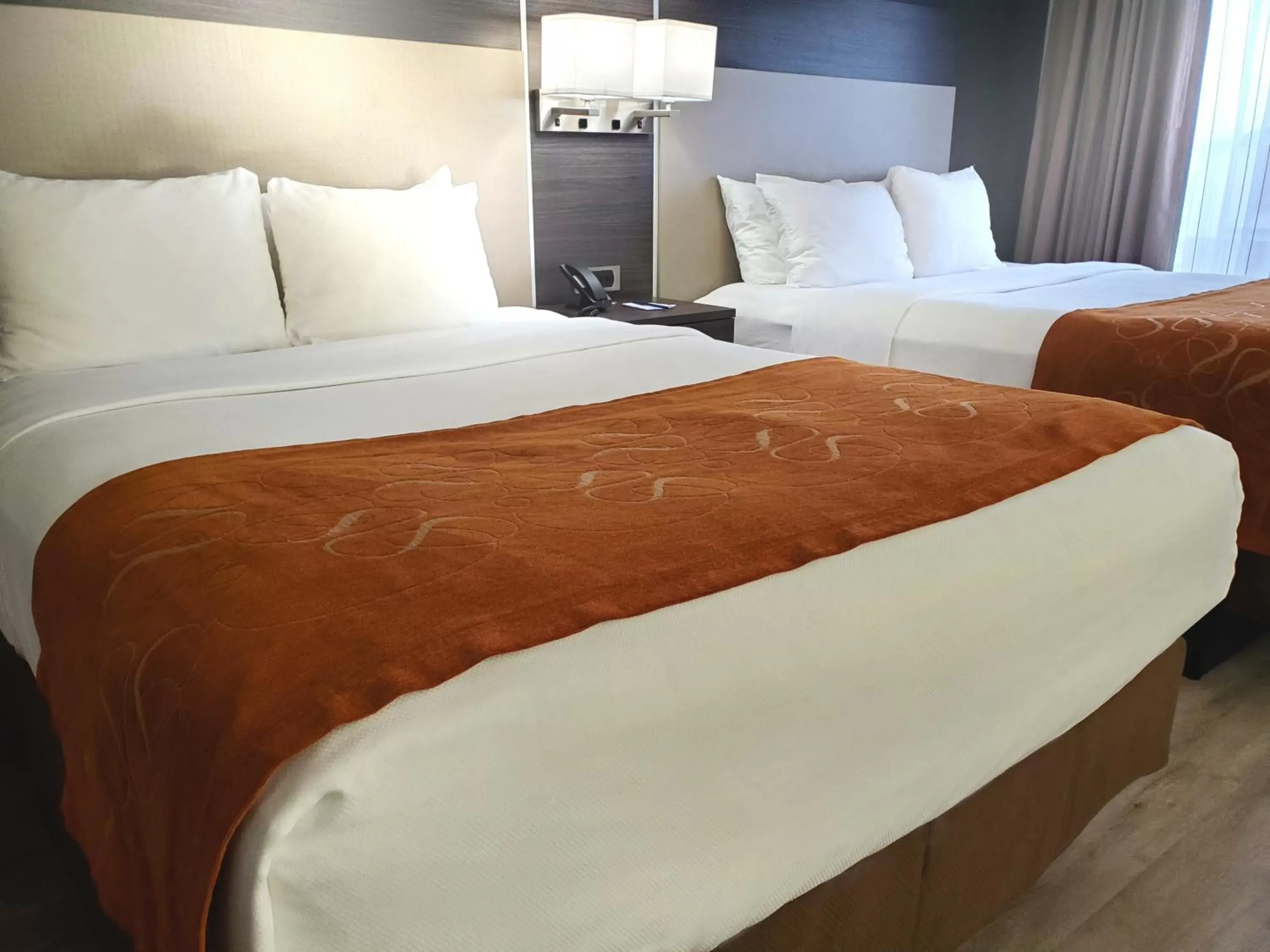 Bed in Comfort Suites Northlake