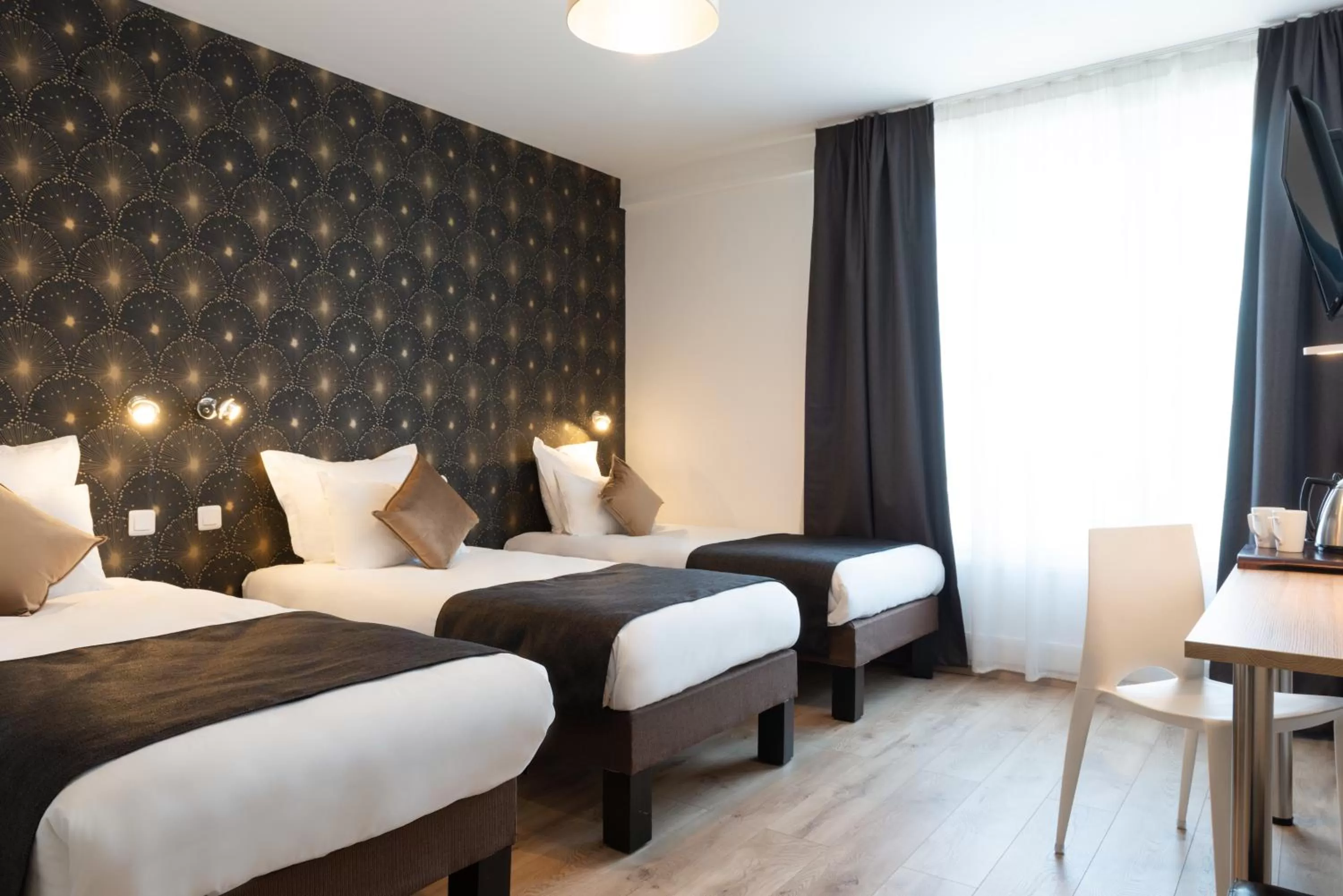 Bedroom, Bed in The Originals City, Hôtel Notre Dame, Rouen