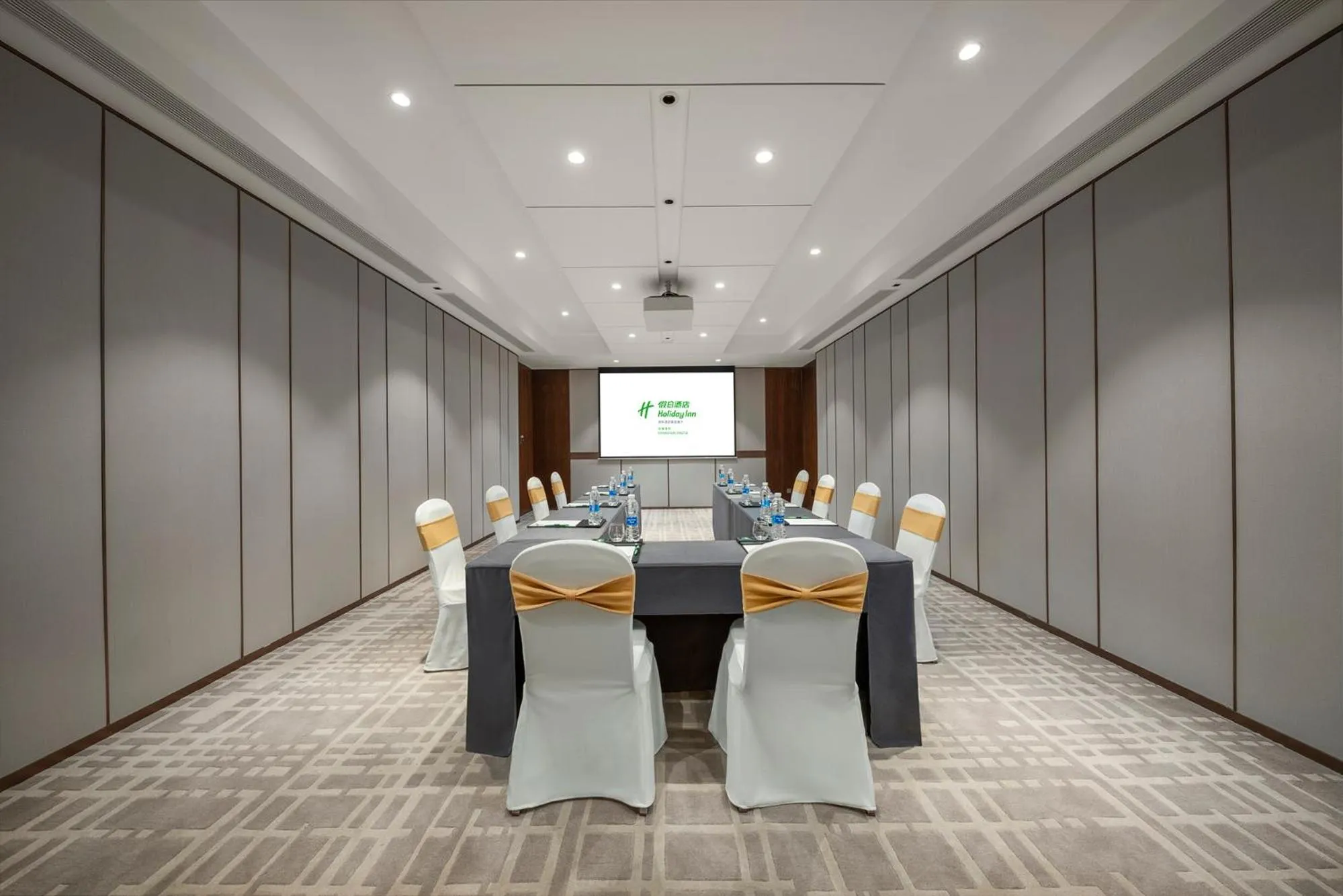 Meeting/conference room in Holiday Inn Changchun Jingyue by IHG