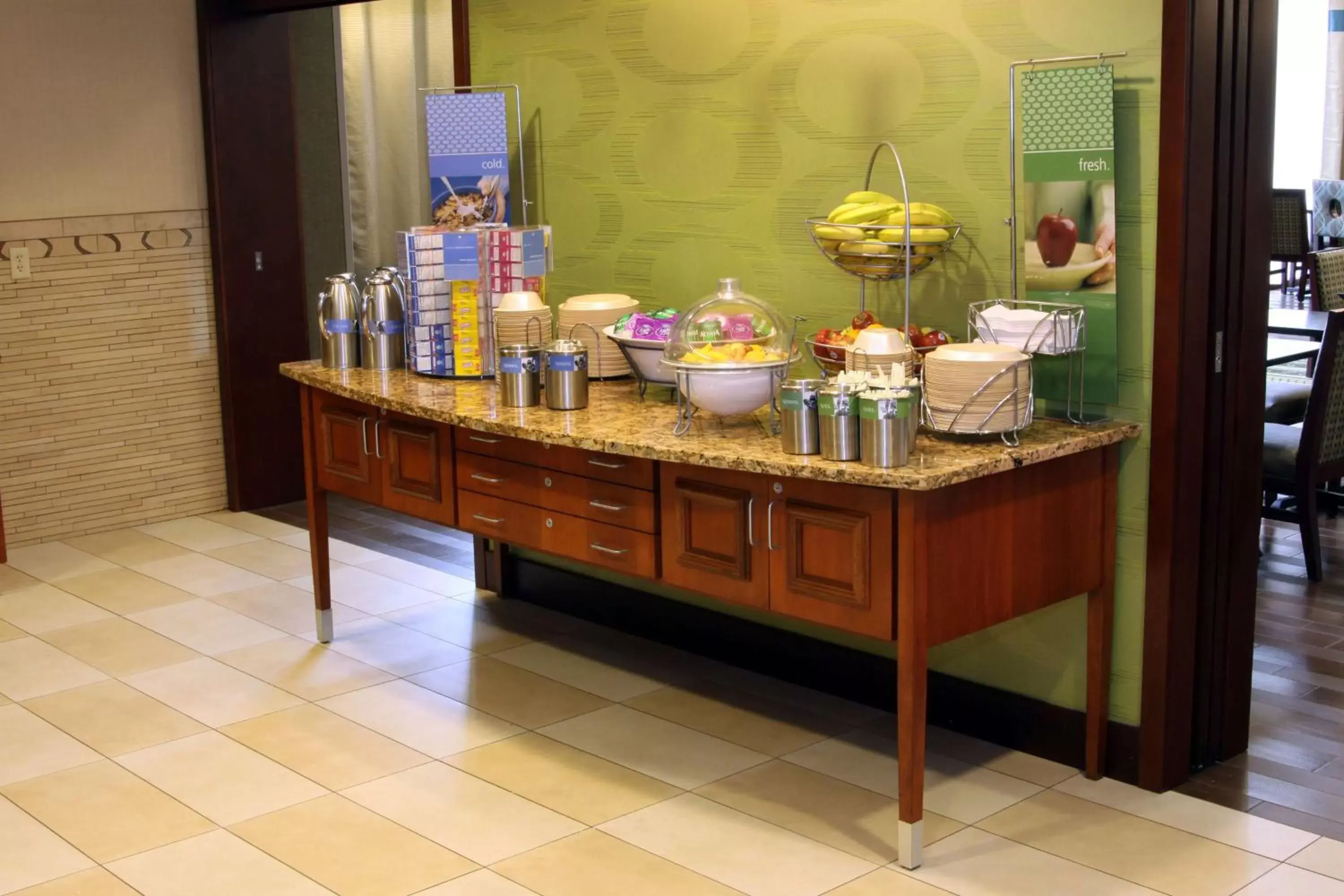 Dining area in Hampton Inn & Suites Paducah