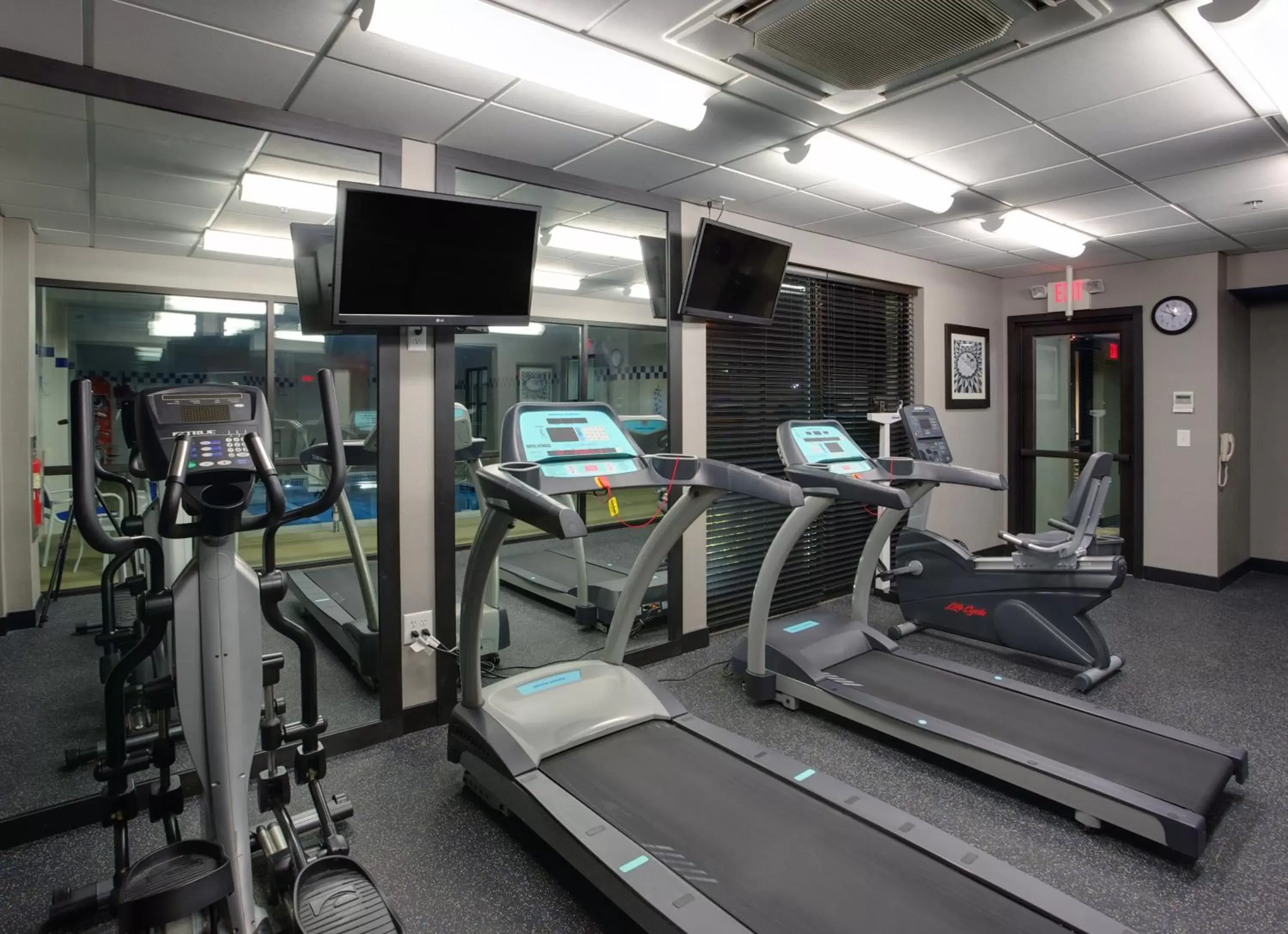 Fitness centre/facilities, Fitness Center/Facilities in Holiday Inn Express Hotel & Suites Meadowlands Area, an IHG Hotel