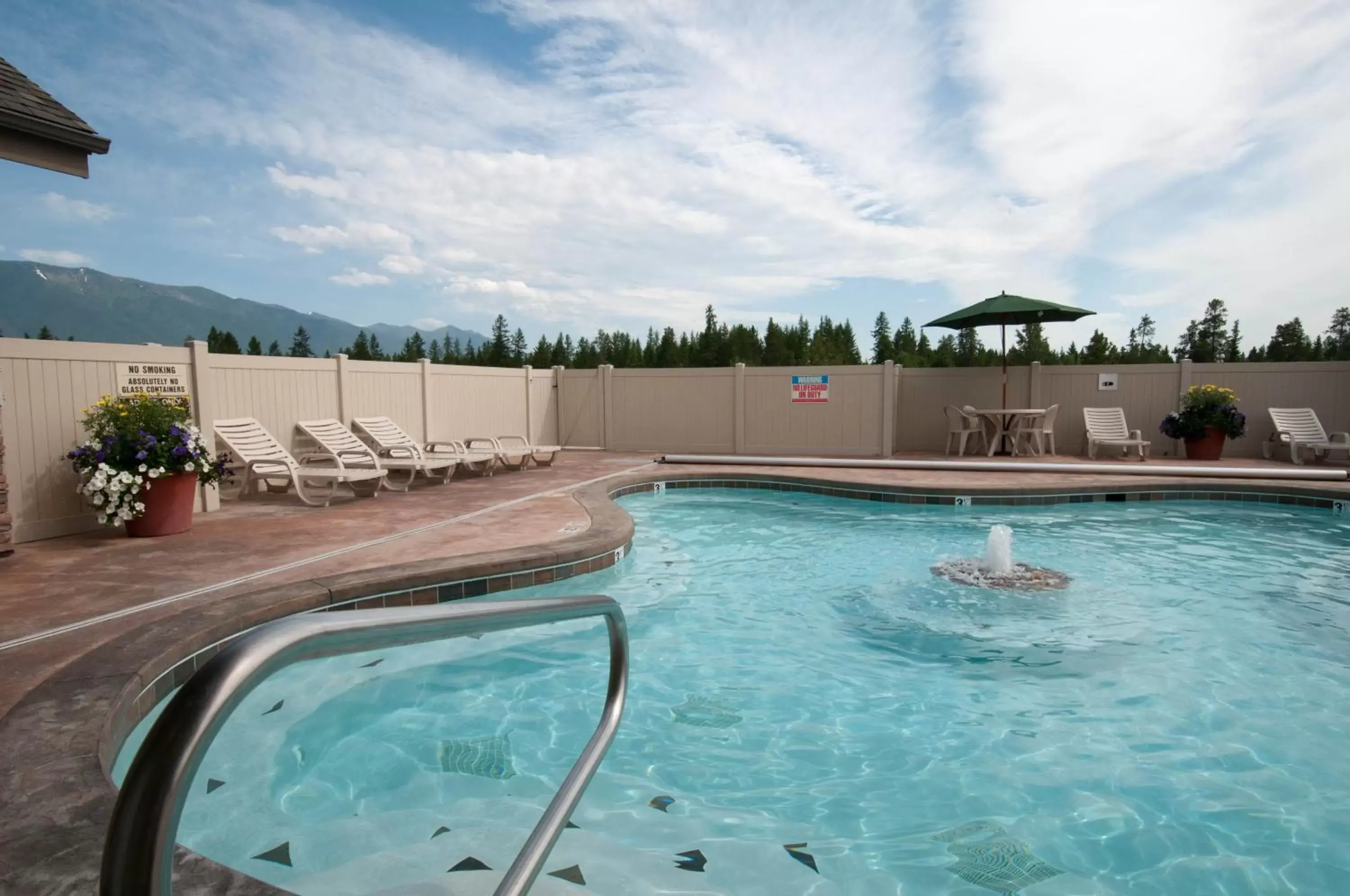 Hot Tub, Swimming Pool in Meadow Lake Resort & Condos