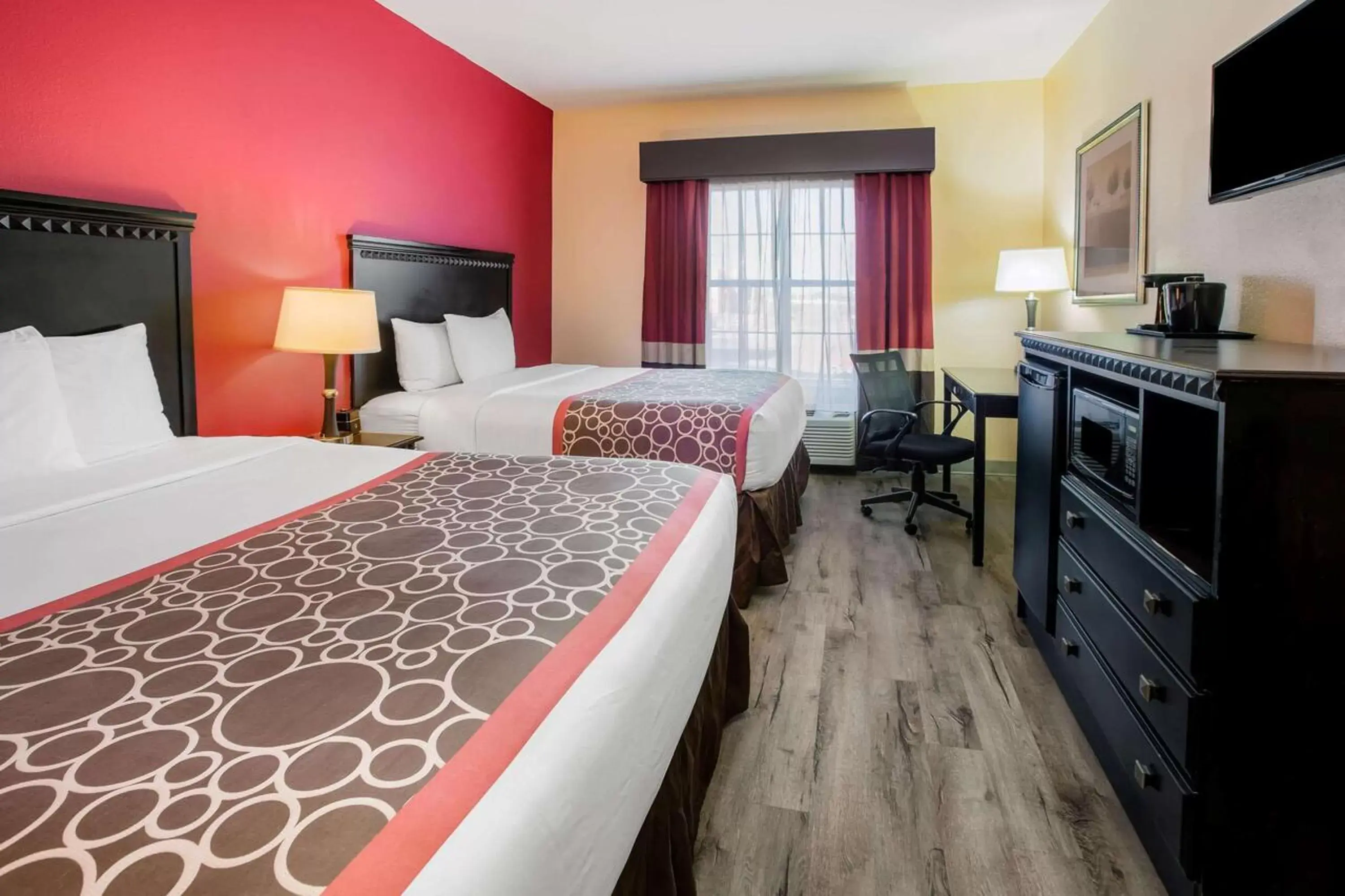 Queen Room with Two Queen Beds - Disability Access in La Quinta by Wyndham Dallas Mesquite