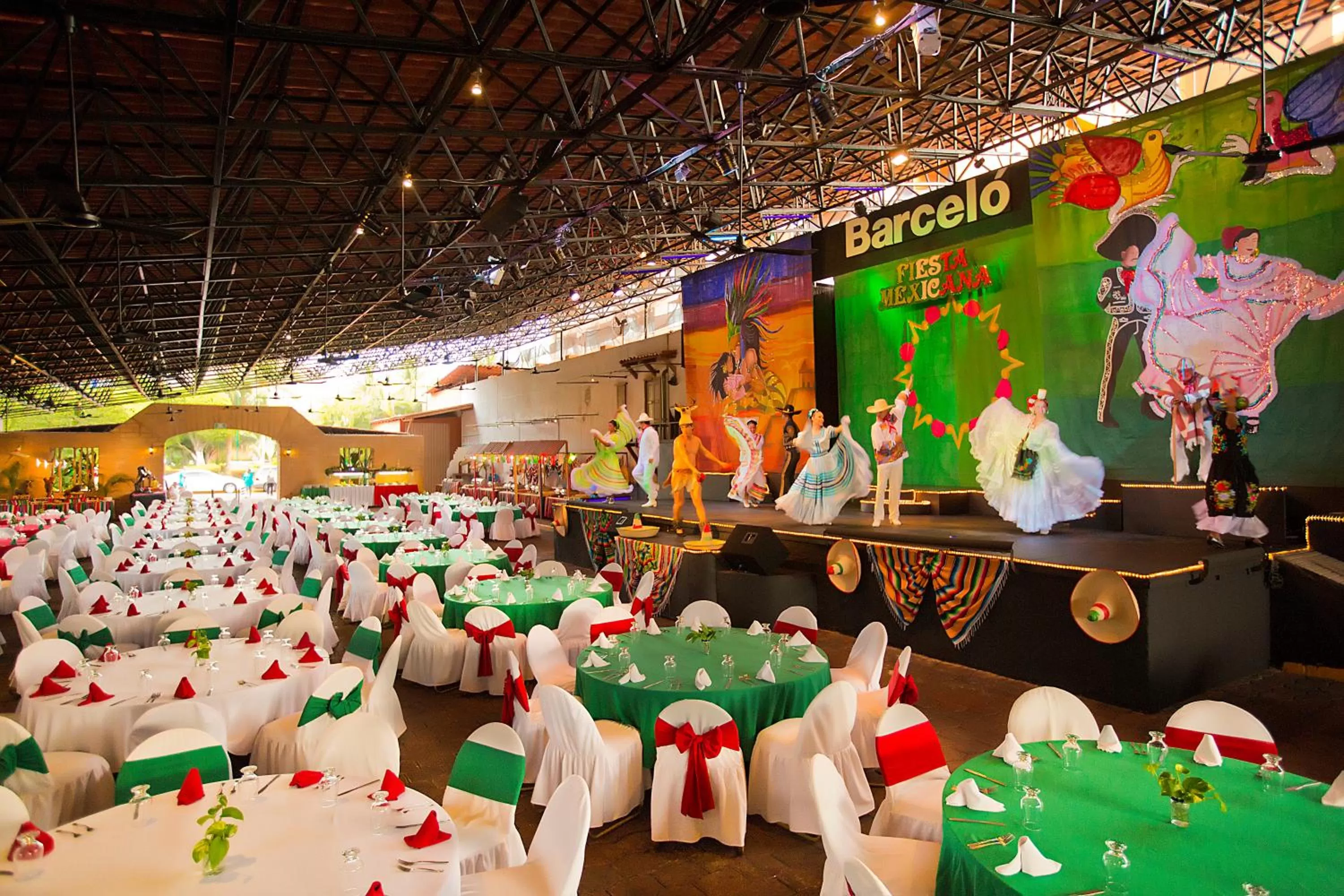 Evening entertainment in Barceló Ixtapa - All Inclusive