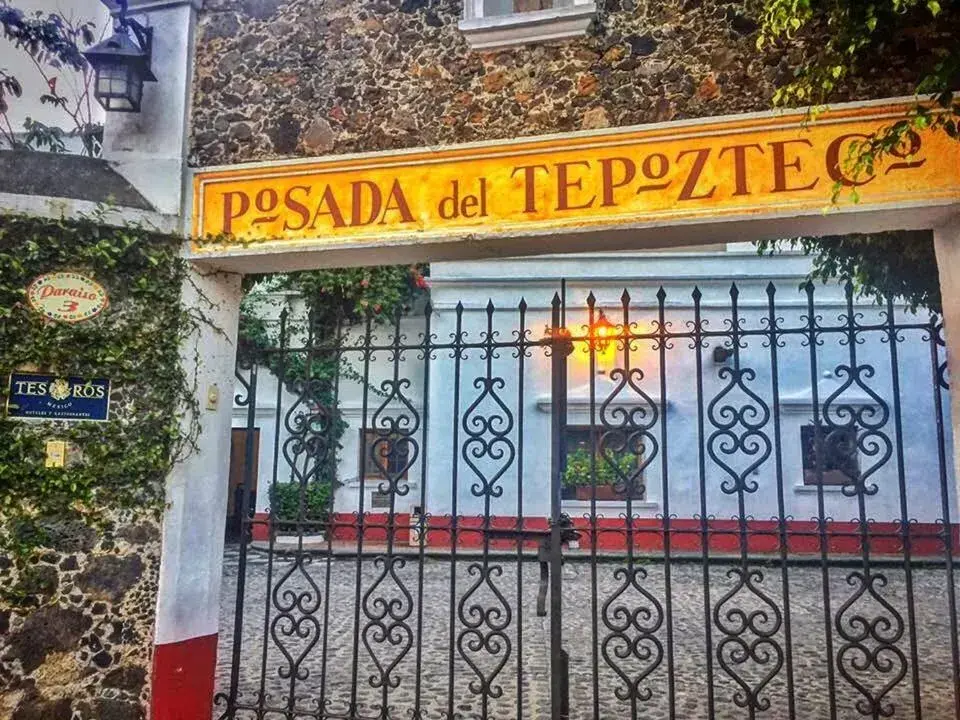 Facade/entrance in Posada del Tepozteco