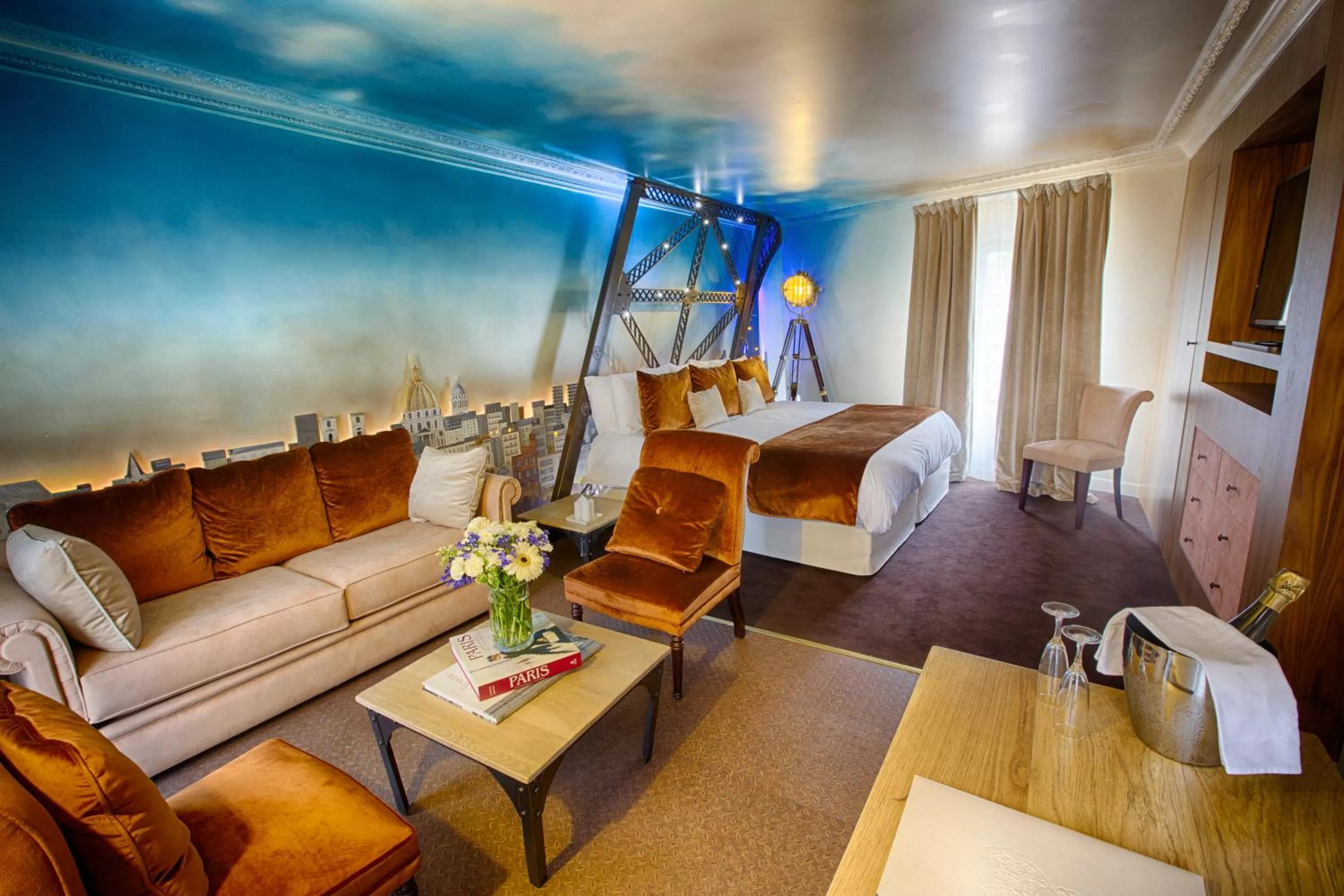 Bed in Eiffel Trocadéro