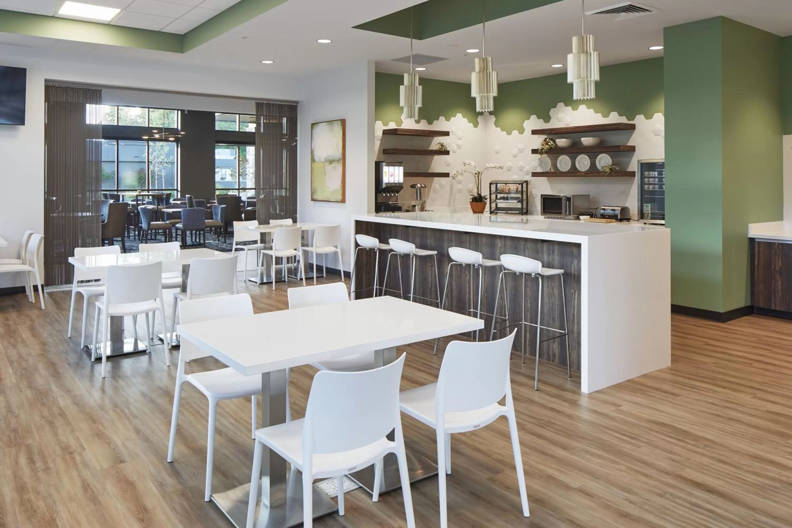 Breakfast in Hayward Inn