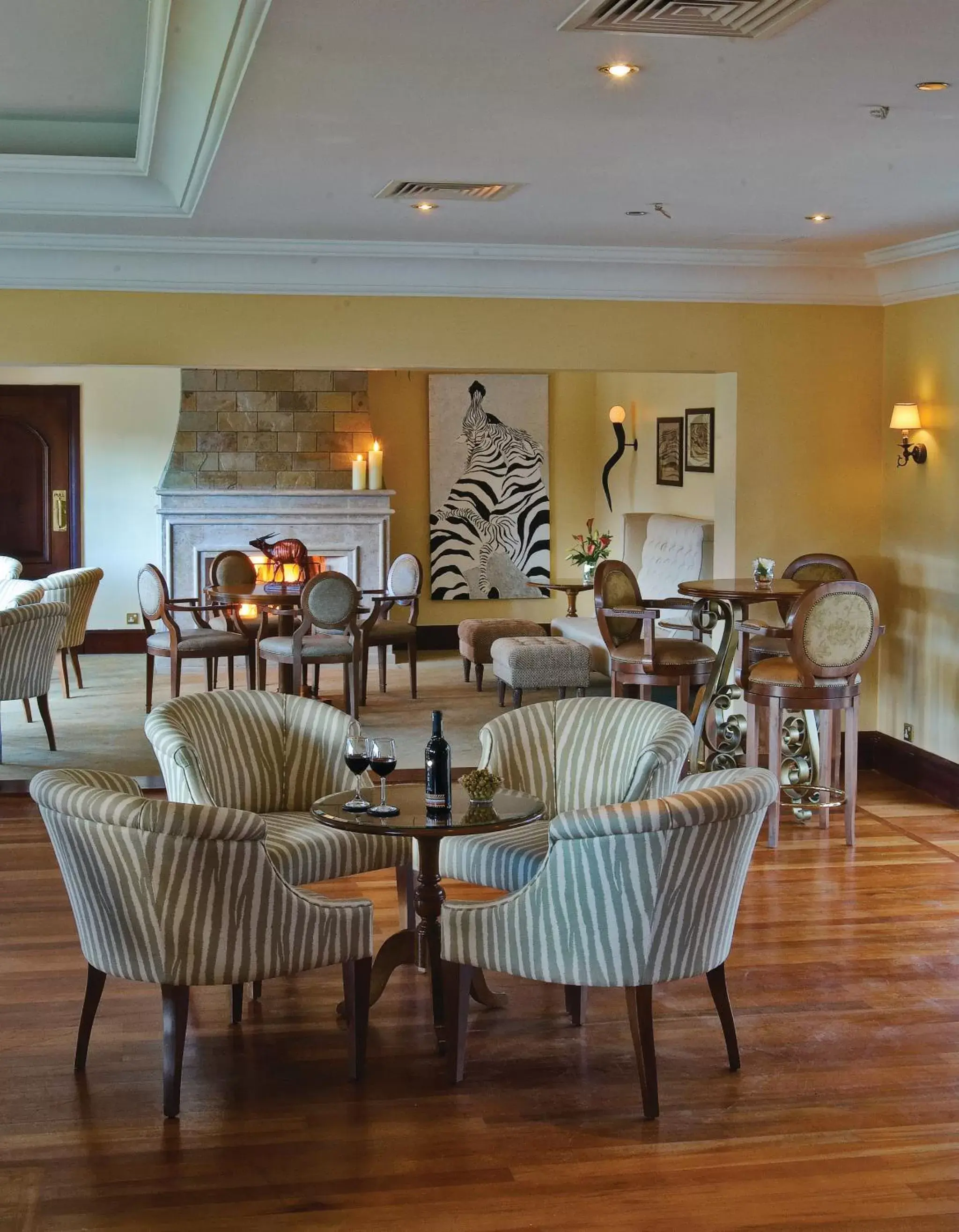 Lounge or bar in Fairmont Mount Kenya Safari Club