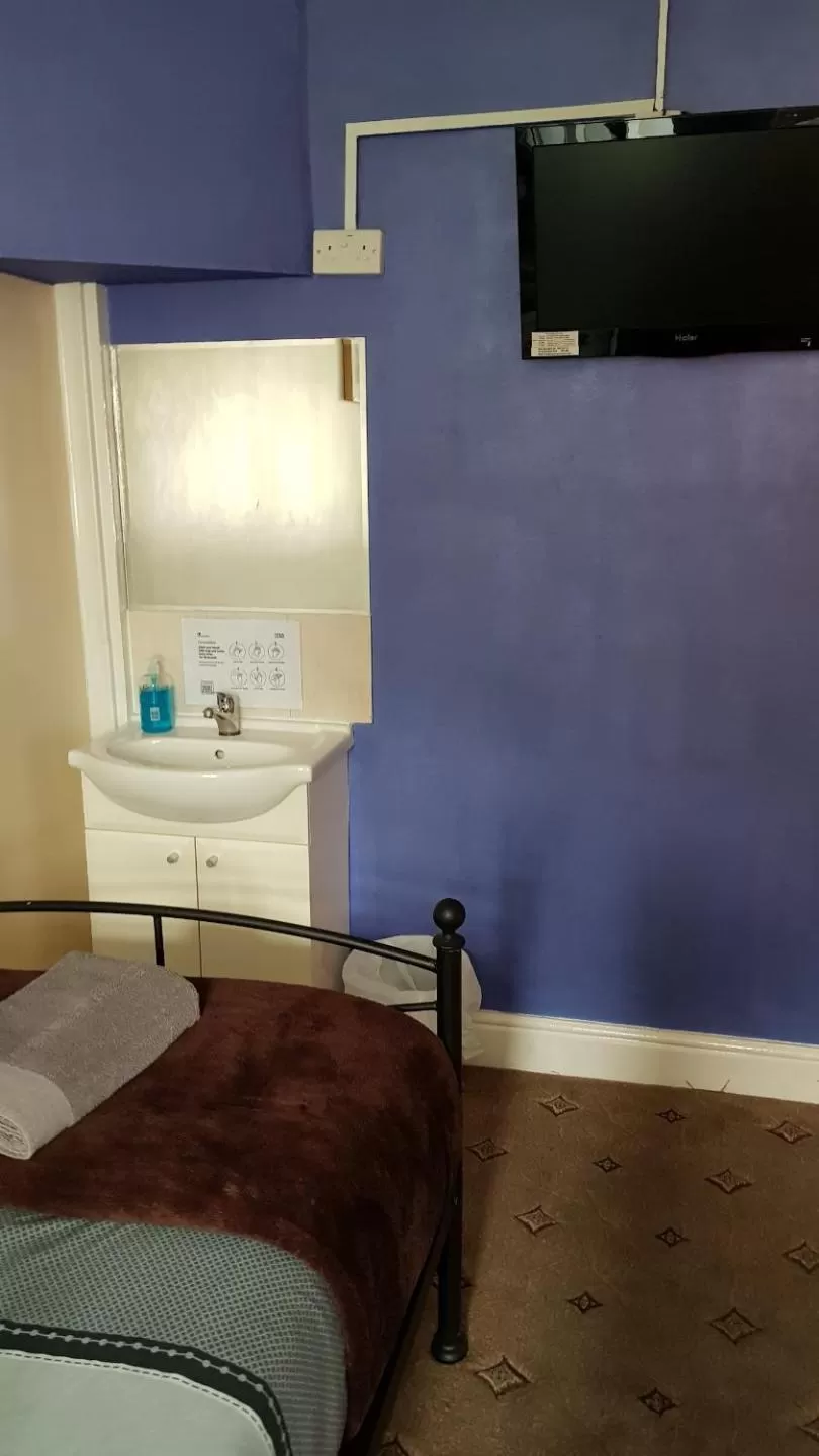 Bedroom, Bed in Hour Glass Hotel