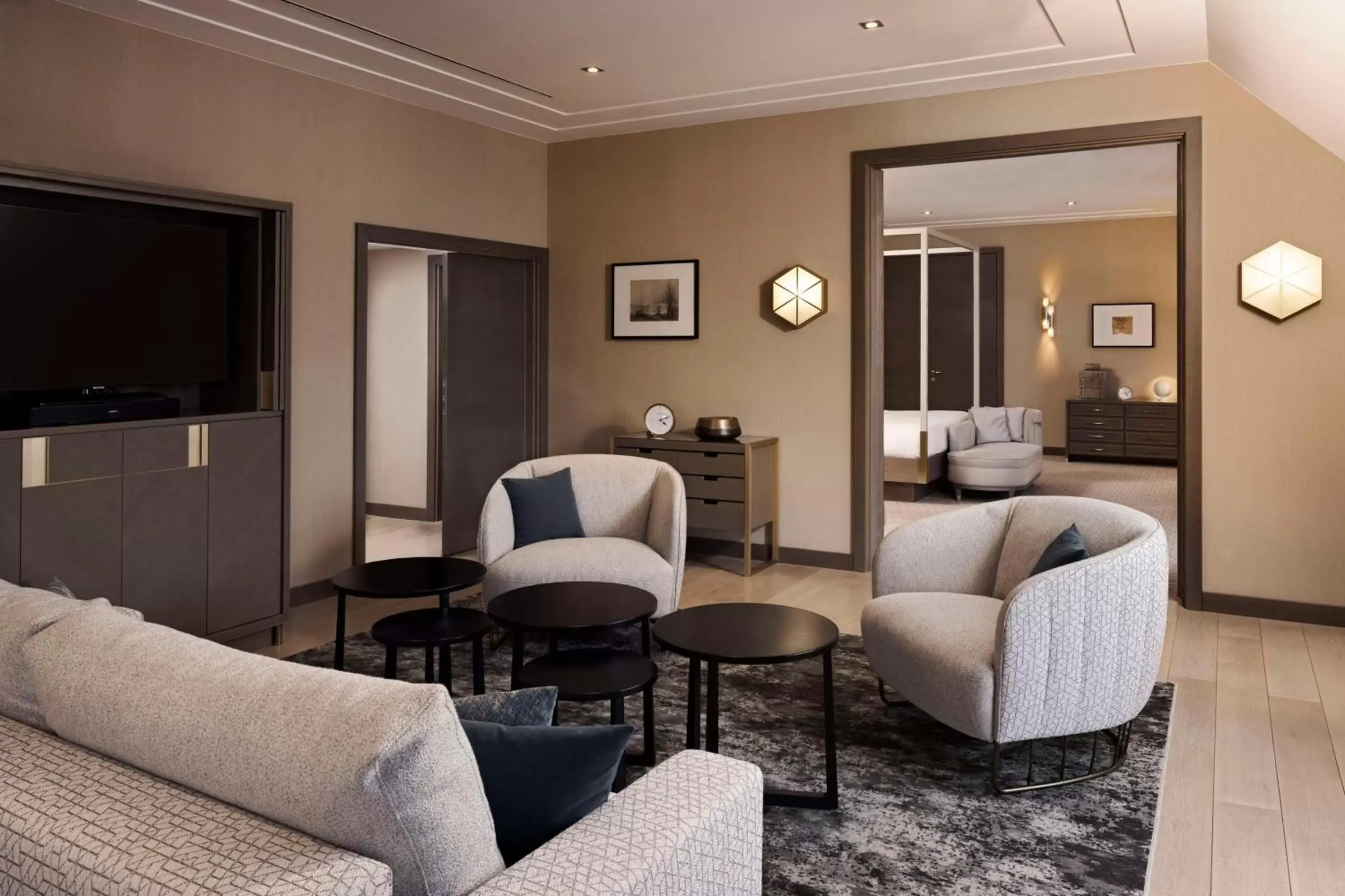 Living room, Seating Area in Hilton Vienna Plaza