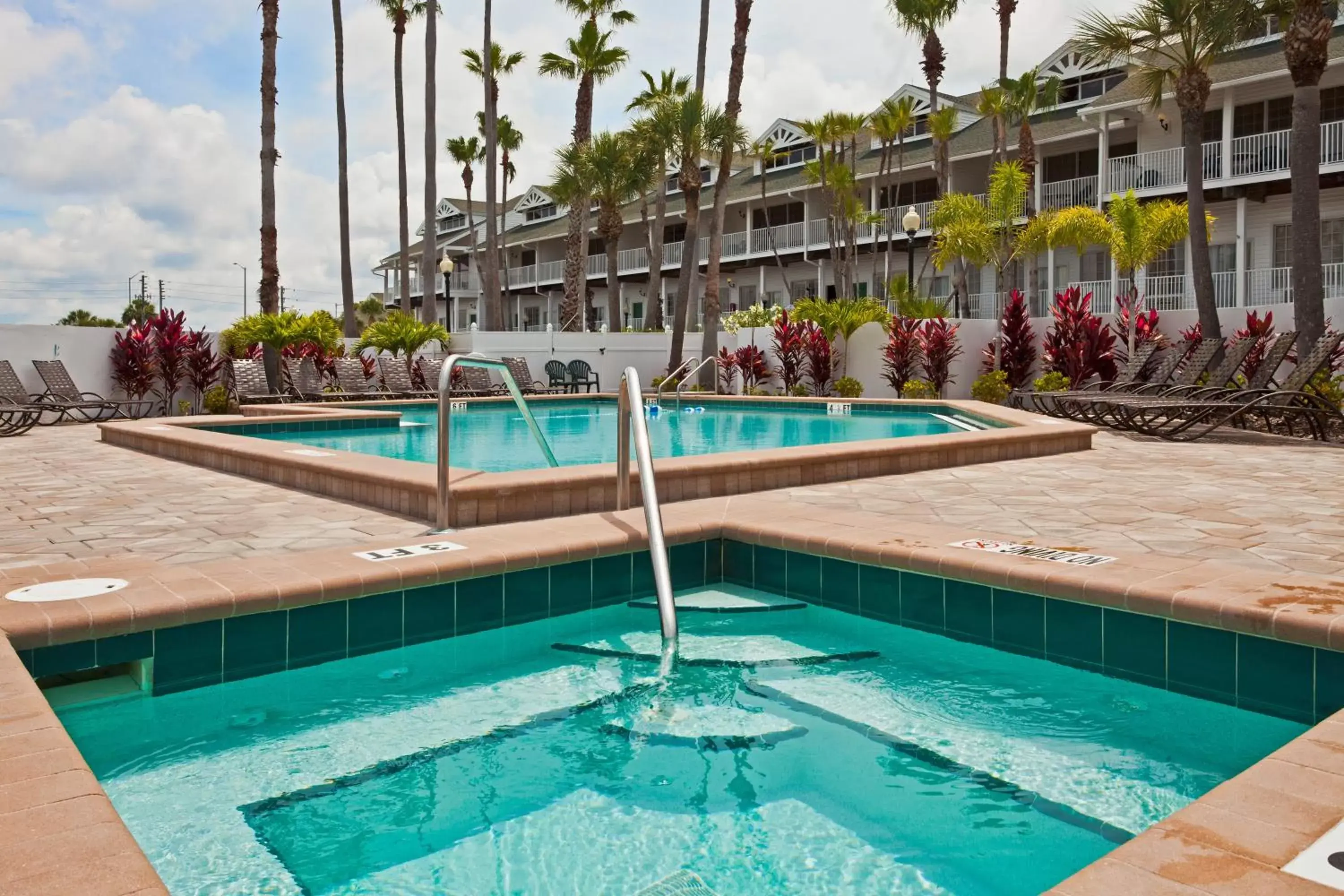 Swimming Pool in Holiday Inn & Suites Clearwater Beach S-Harbourside
