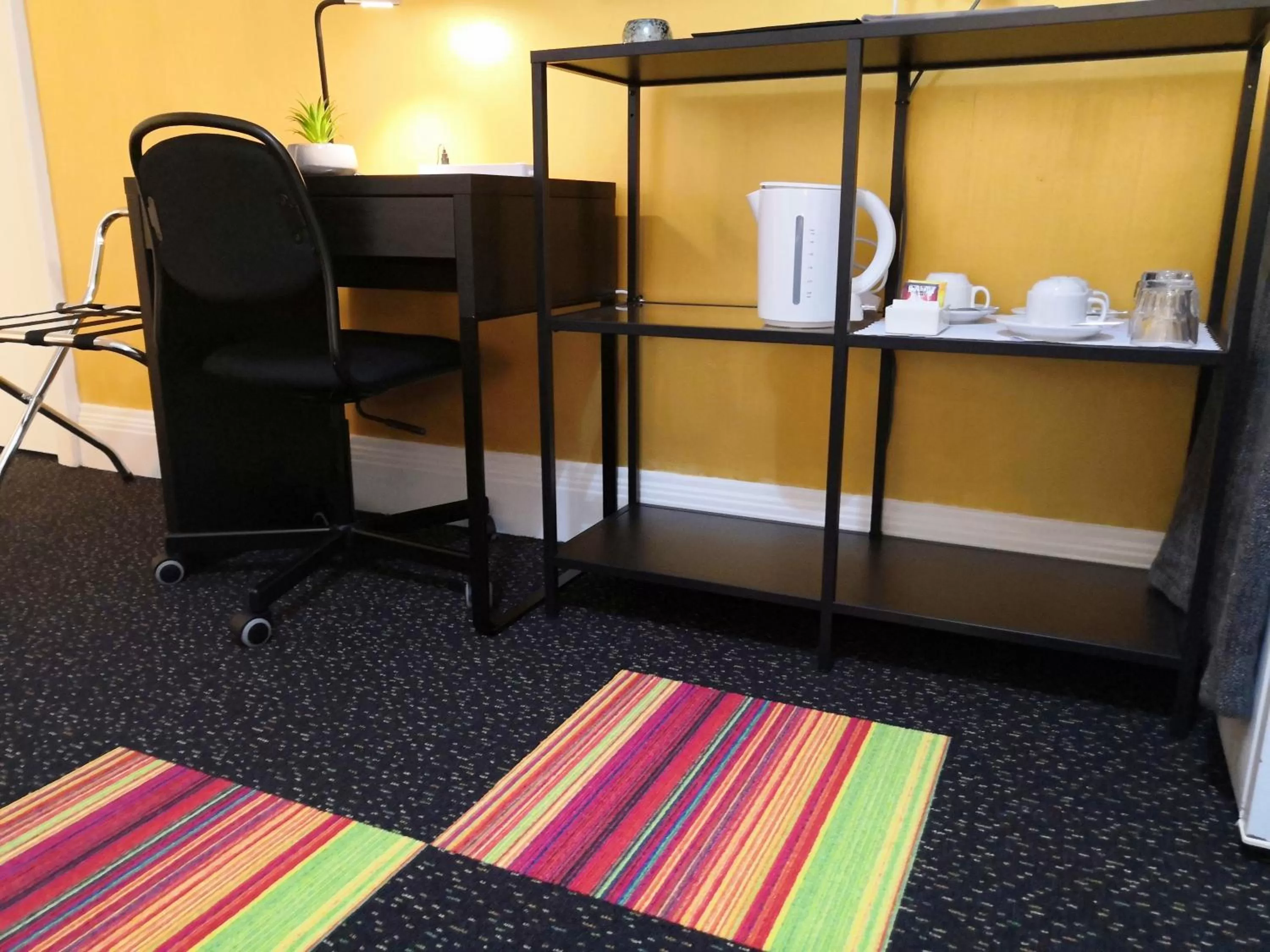 Coffee/tea facilities, Bed in Criterion Hotel Perth