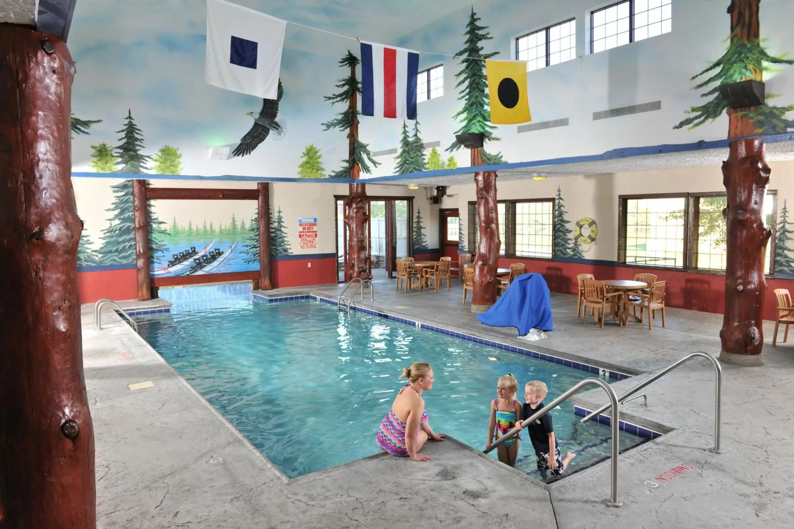Hot Tub, Swimming Pool in Stoney Creek Hotel Moline