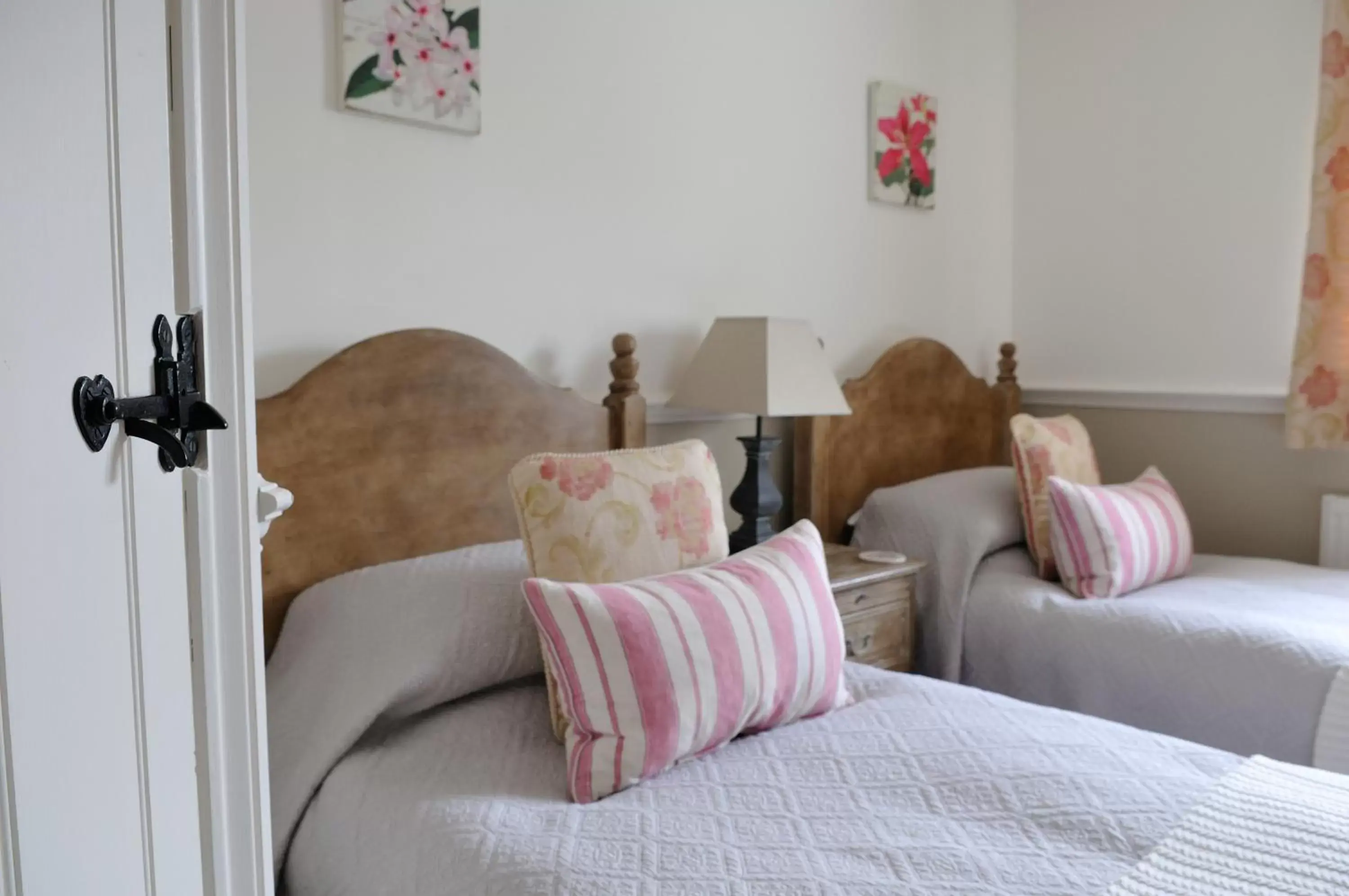 Decorative detail, Bed in The Castle Arms Inn