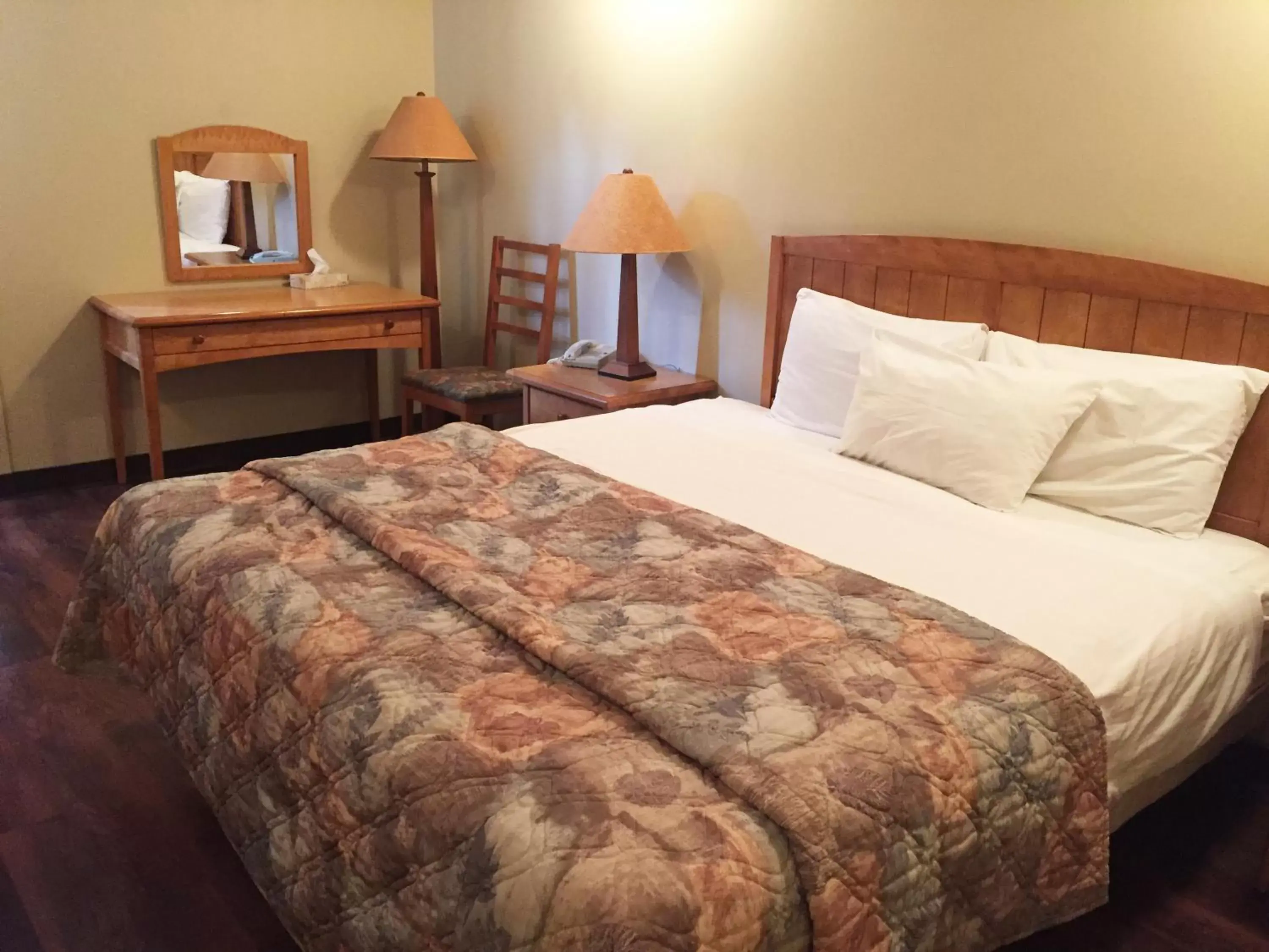 King Room - Disability Access in Manning Park Resort