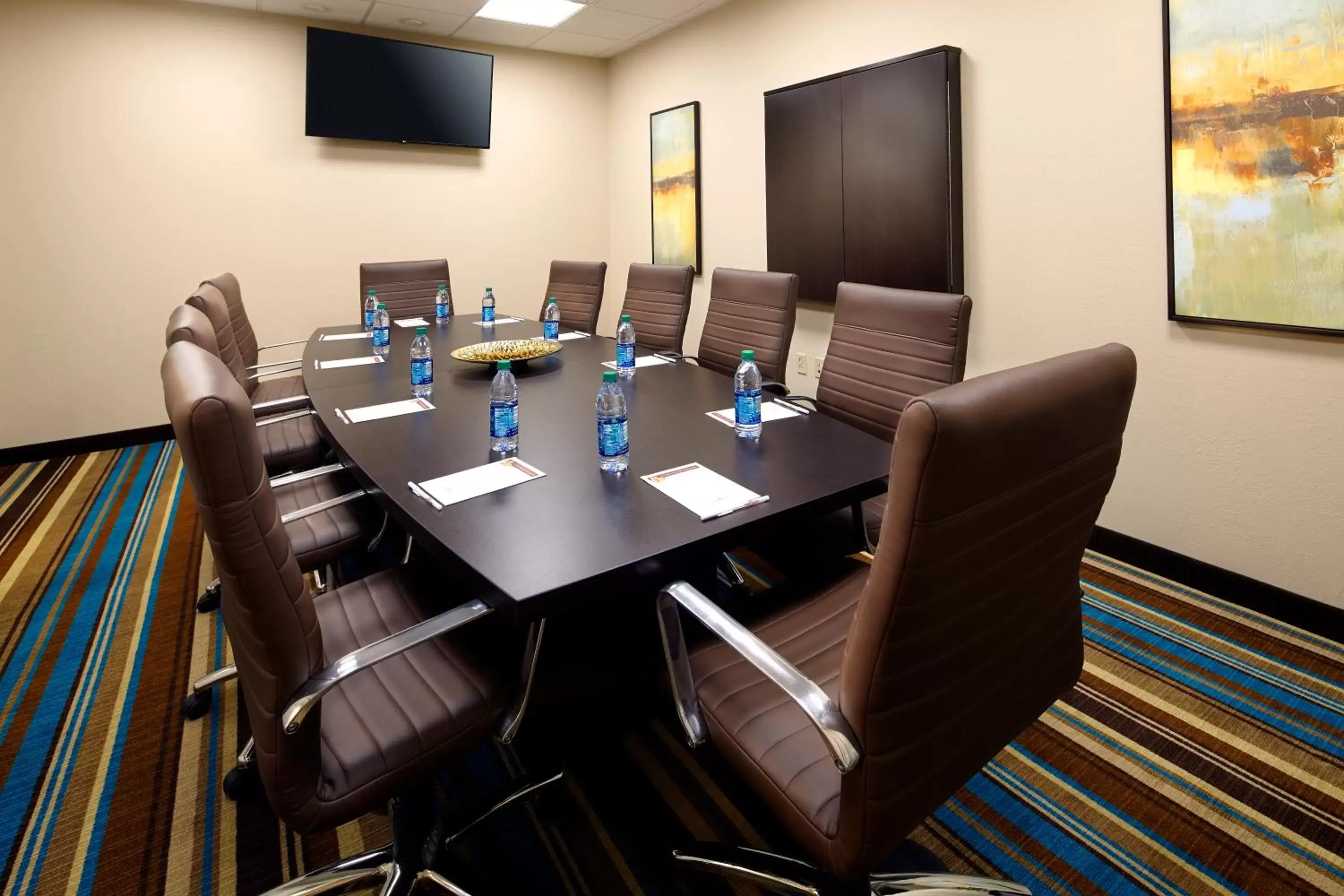 Meeting/conference room in Hawthorn Suites by Wyndham Wheeling at The Highlands