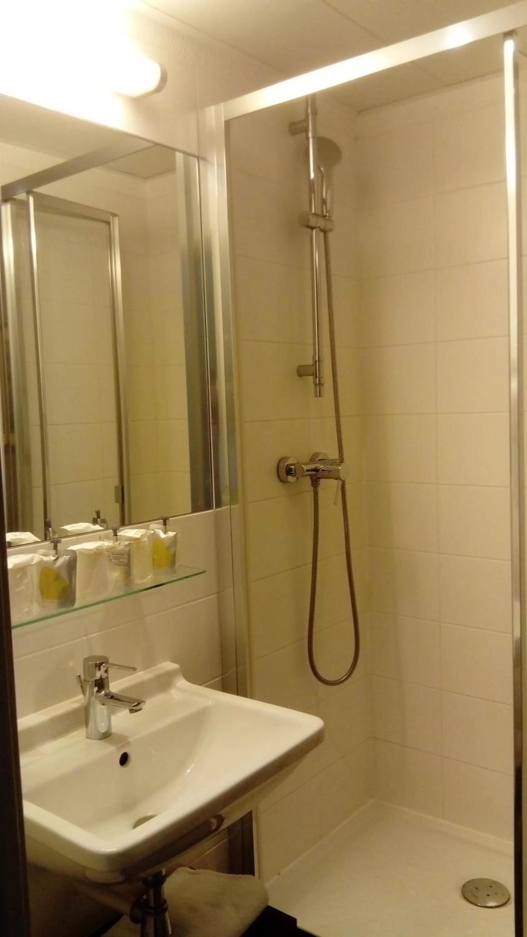 Shower in Kyriad Hôtel Orly Aéroport - Athis Mons