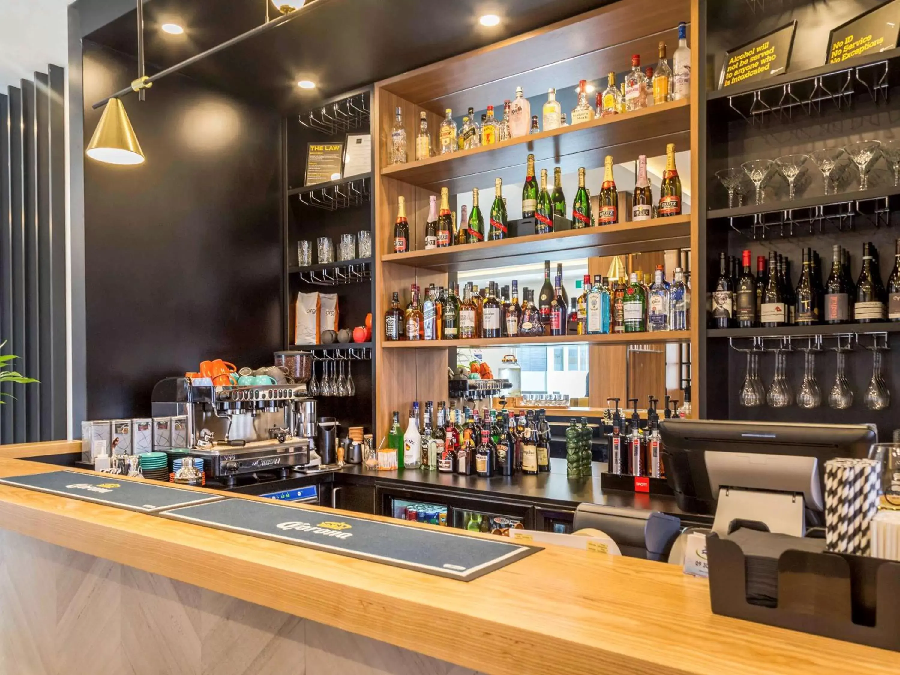 Lounge or bar in The Sebel Auckland Manukau