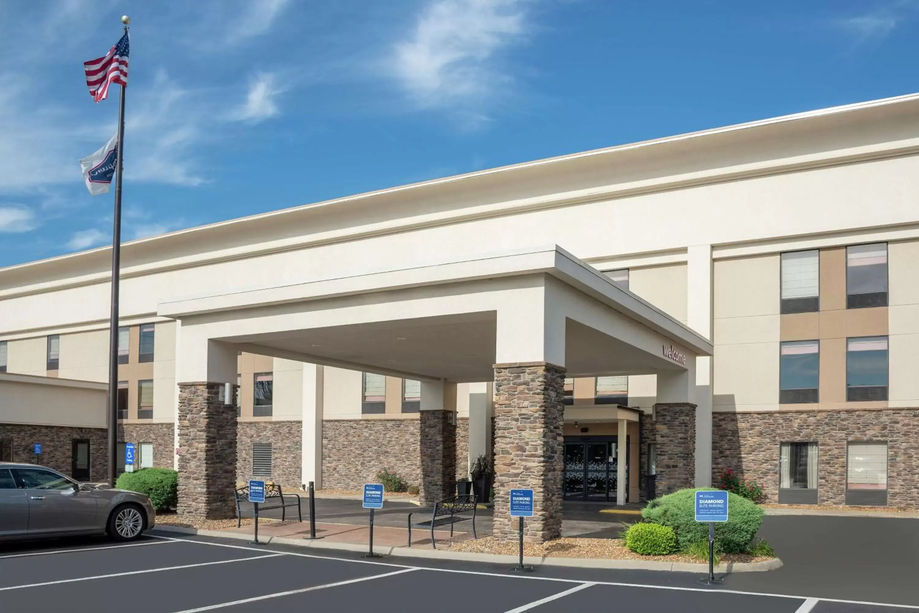 Property Building in Hampton Inn Kent/Akron Area