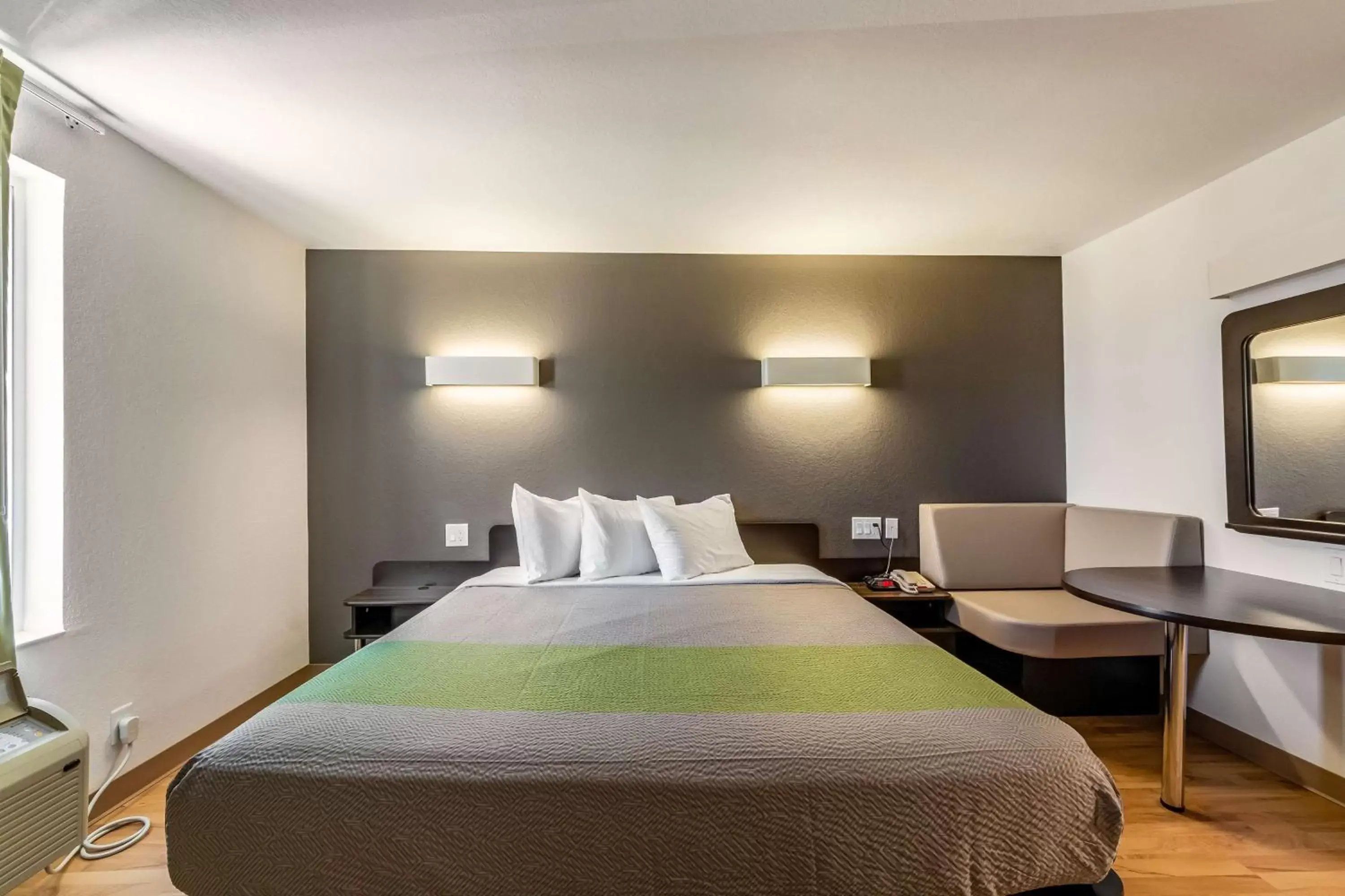 TV and multimedia, Bed in Studio 6-San Marcos, TX TV and multimedia, Bed in Studio 6-San Marcos, TX