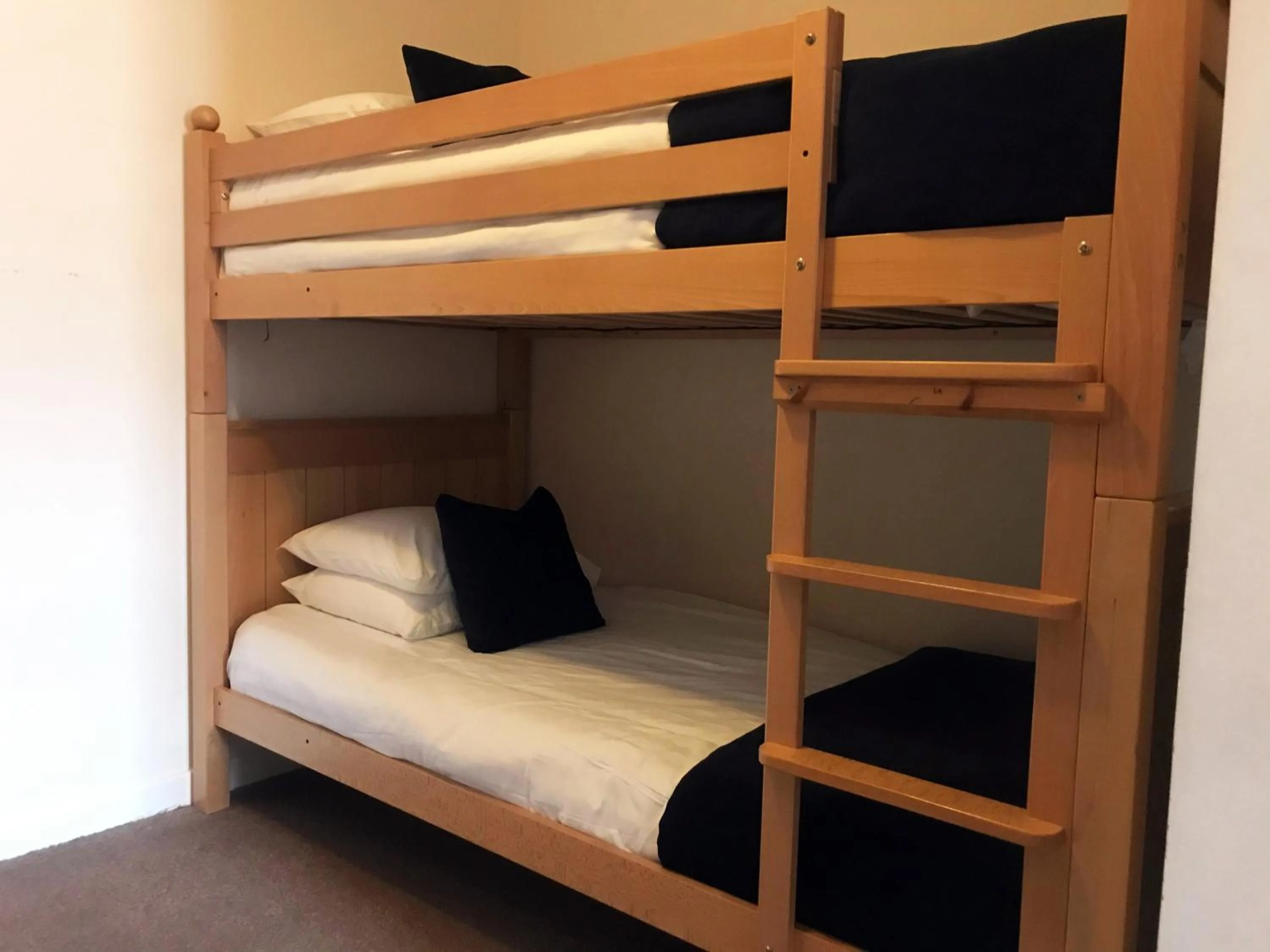 bunk bed, Bed in Dalmeny Hotel