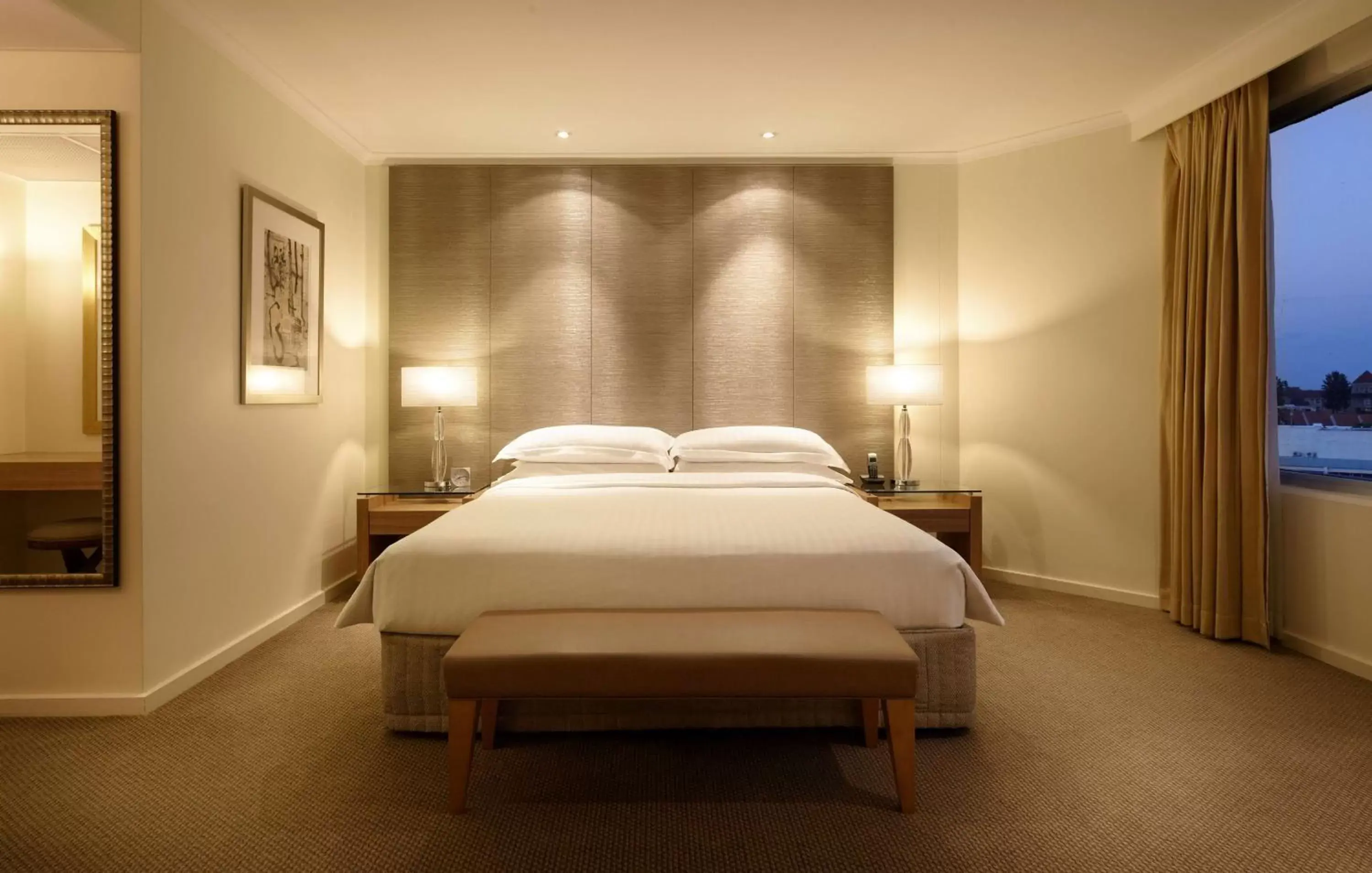Photo of the whole room, Bed in Hyatt Regency Perth