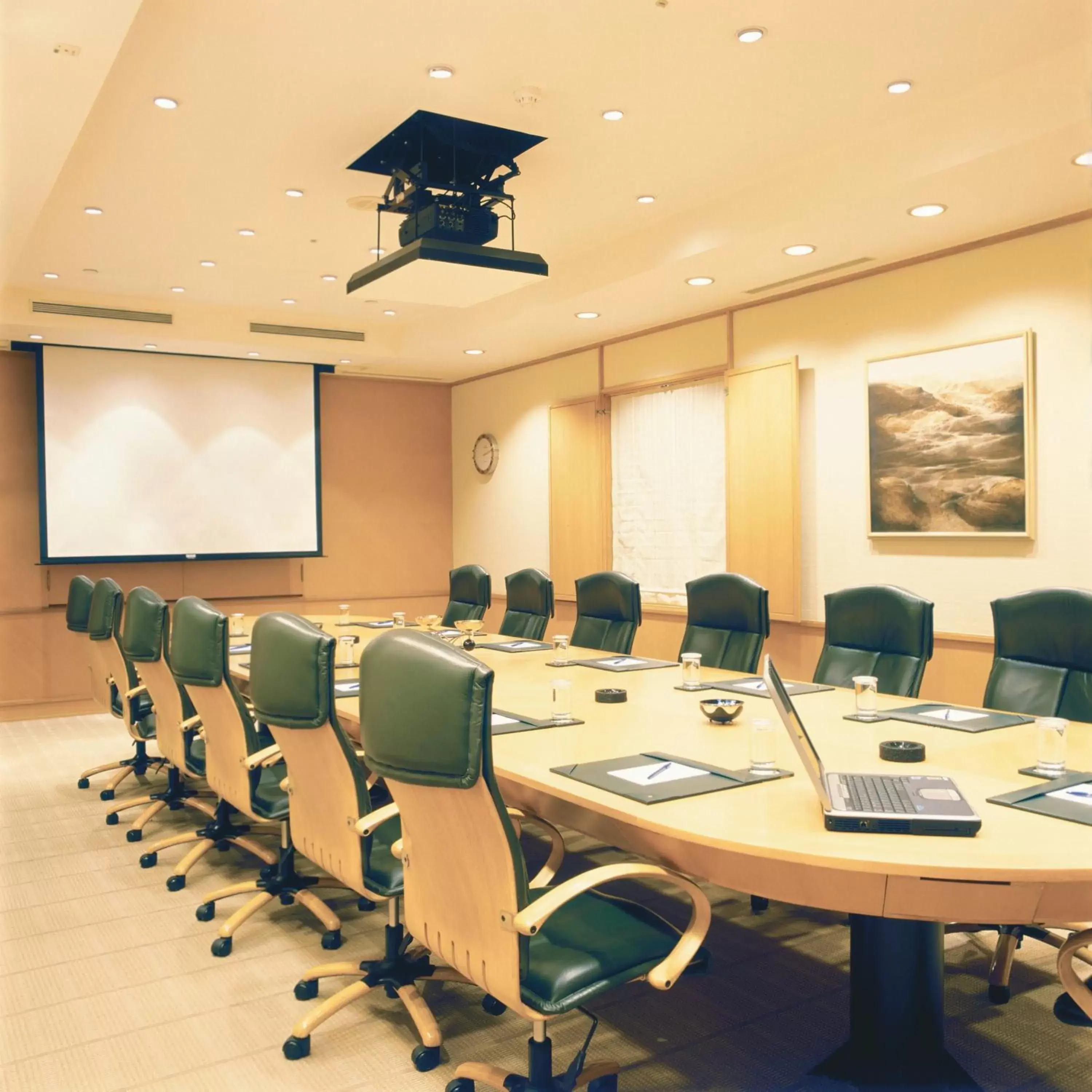 Business facilities in Trident Nariman Point